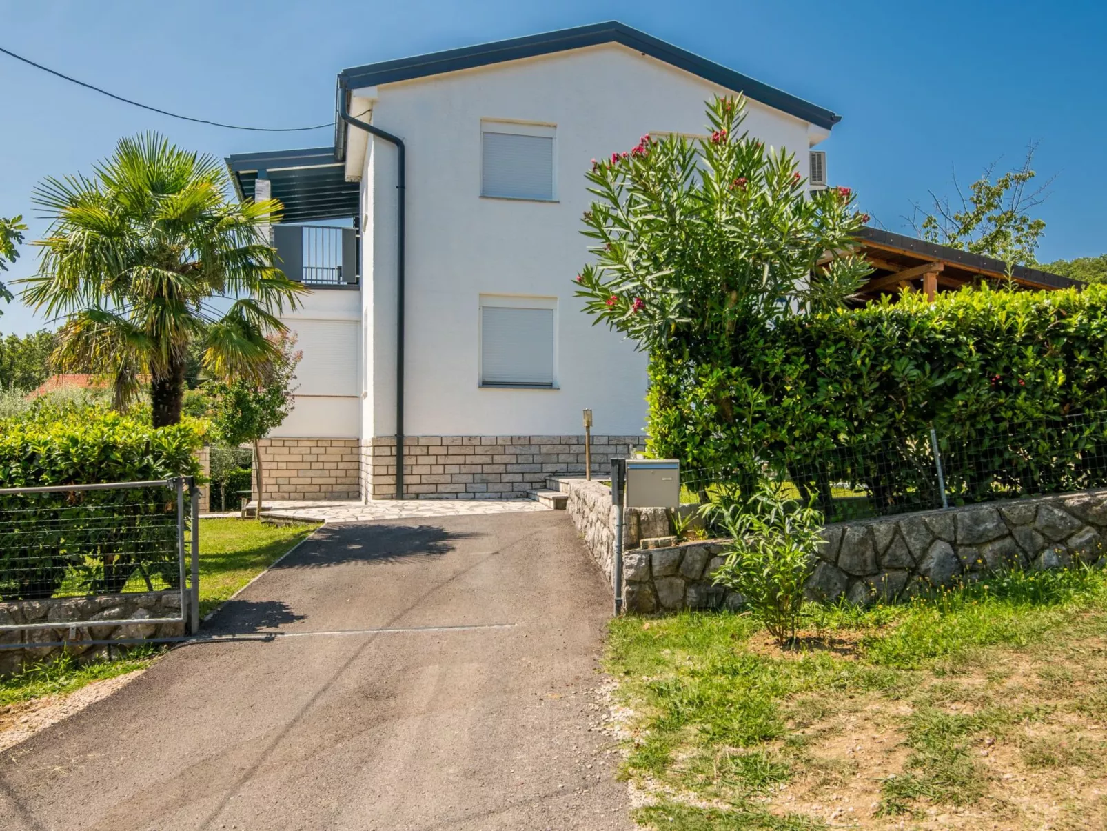 Haus Dragica-Outside