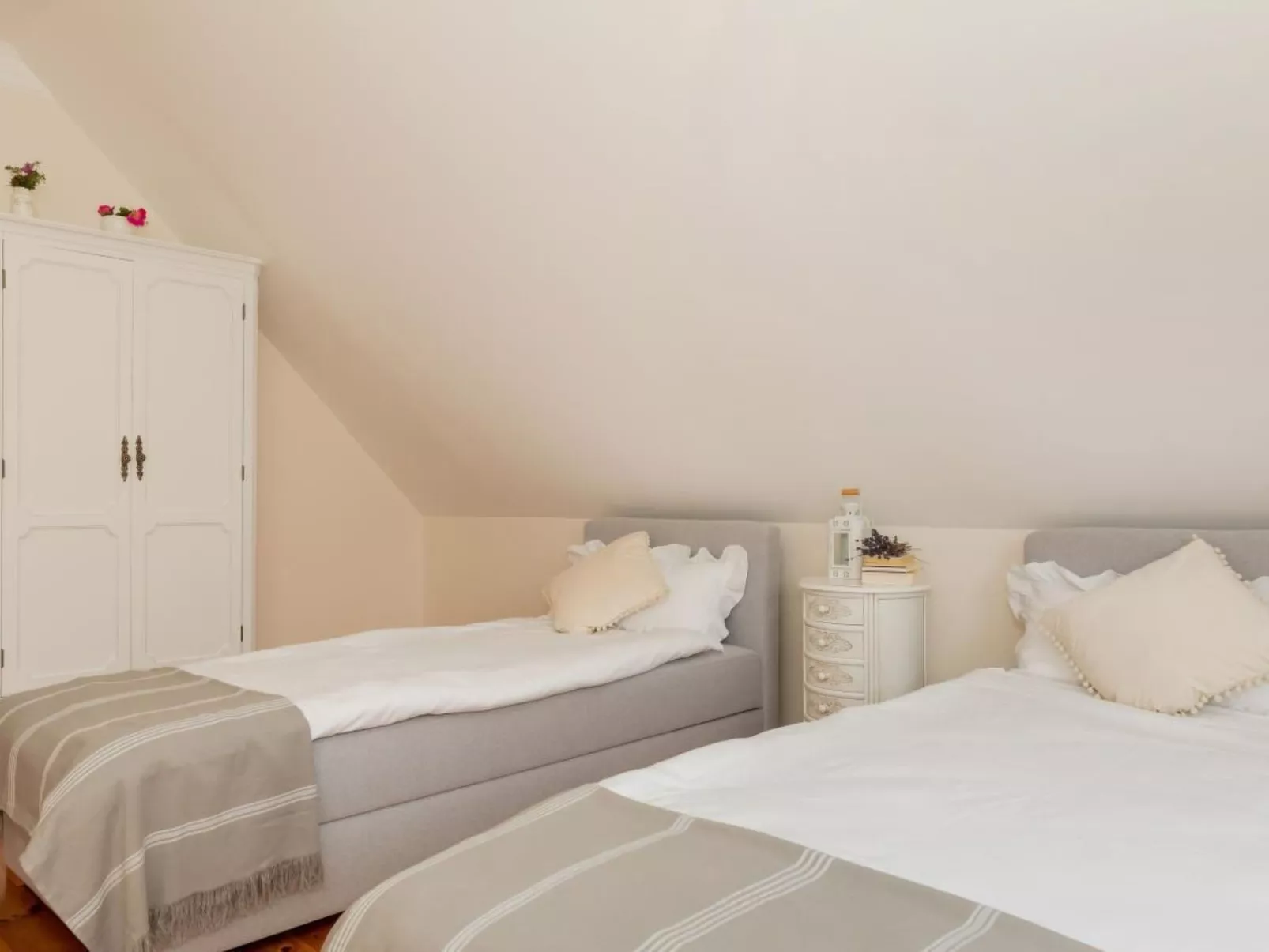 In Gąski mit Gepflegtem Garten-Drinnen