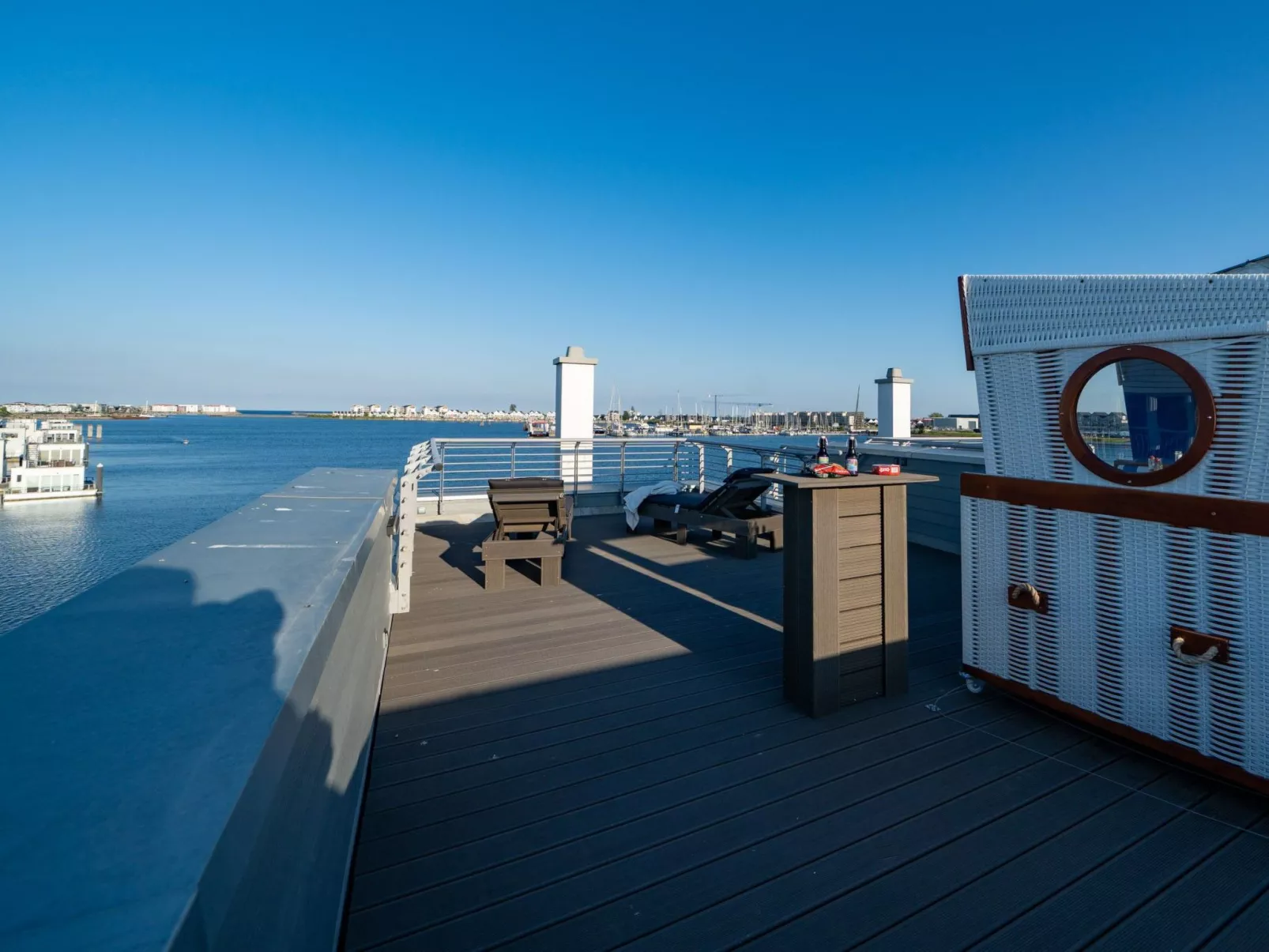 Schleivilla Kapitän James Cook2,  Löwen Dart HB8-Draußen