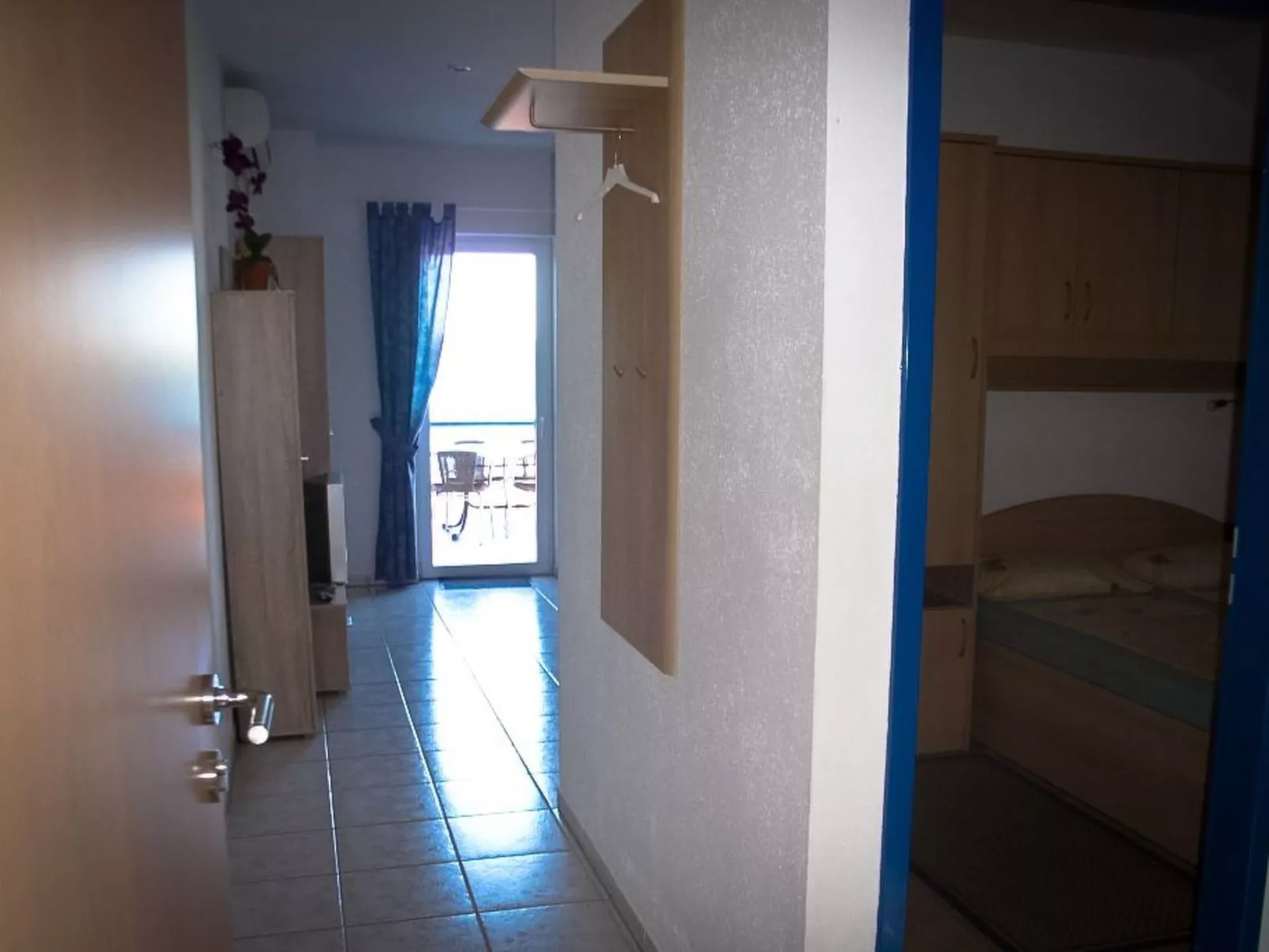 Für vier Personen mit Balkon im ersten Obergeschoss gelegen-Inside