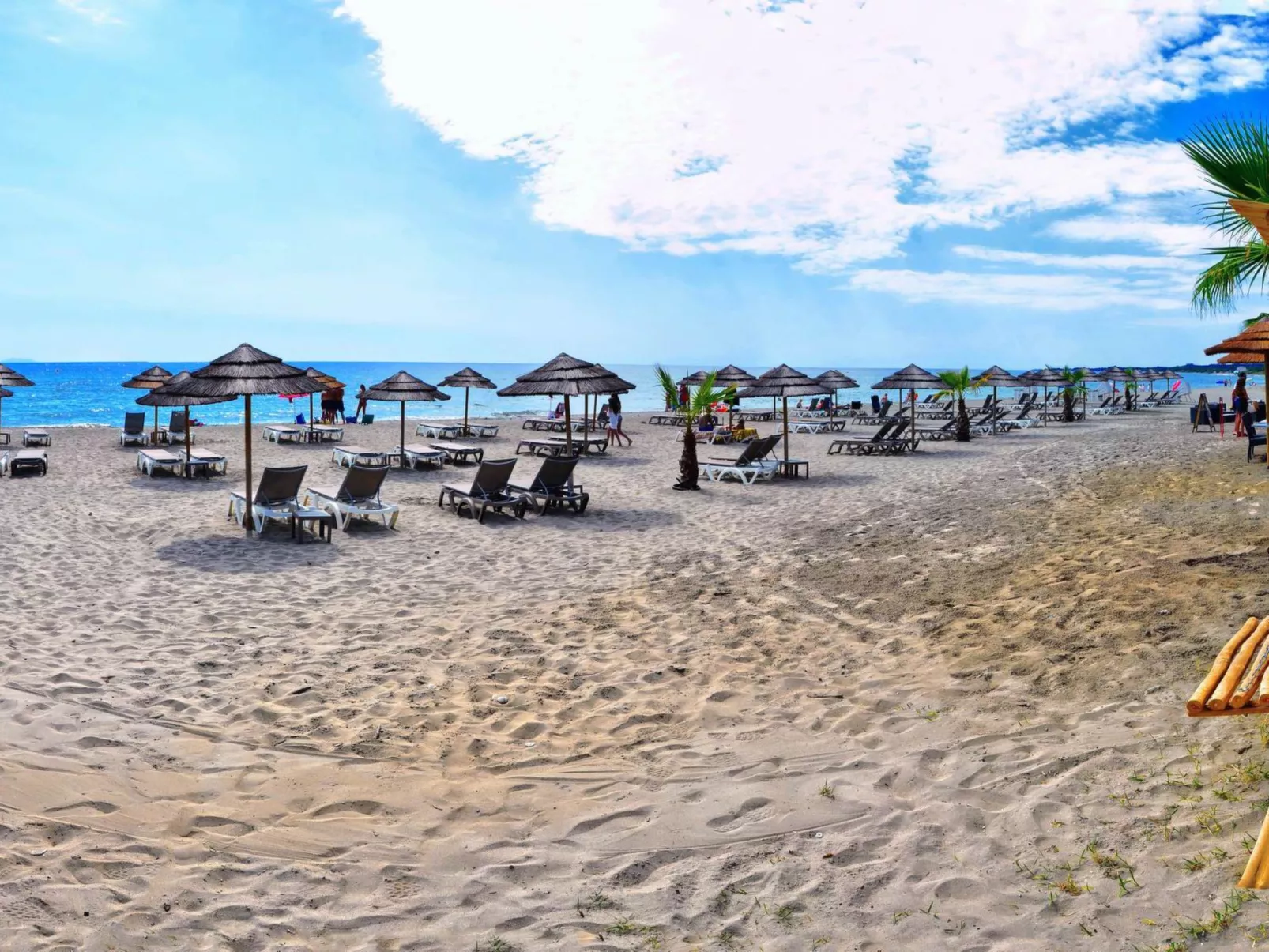 Marea Resort Wohnung mit Schwimmbad-Draußen