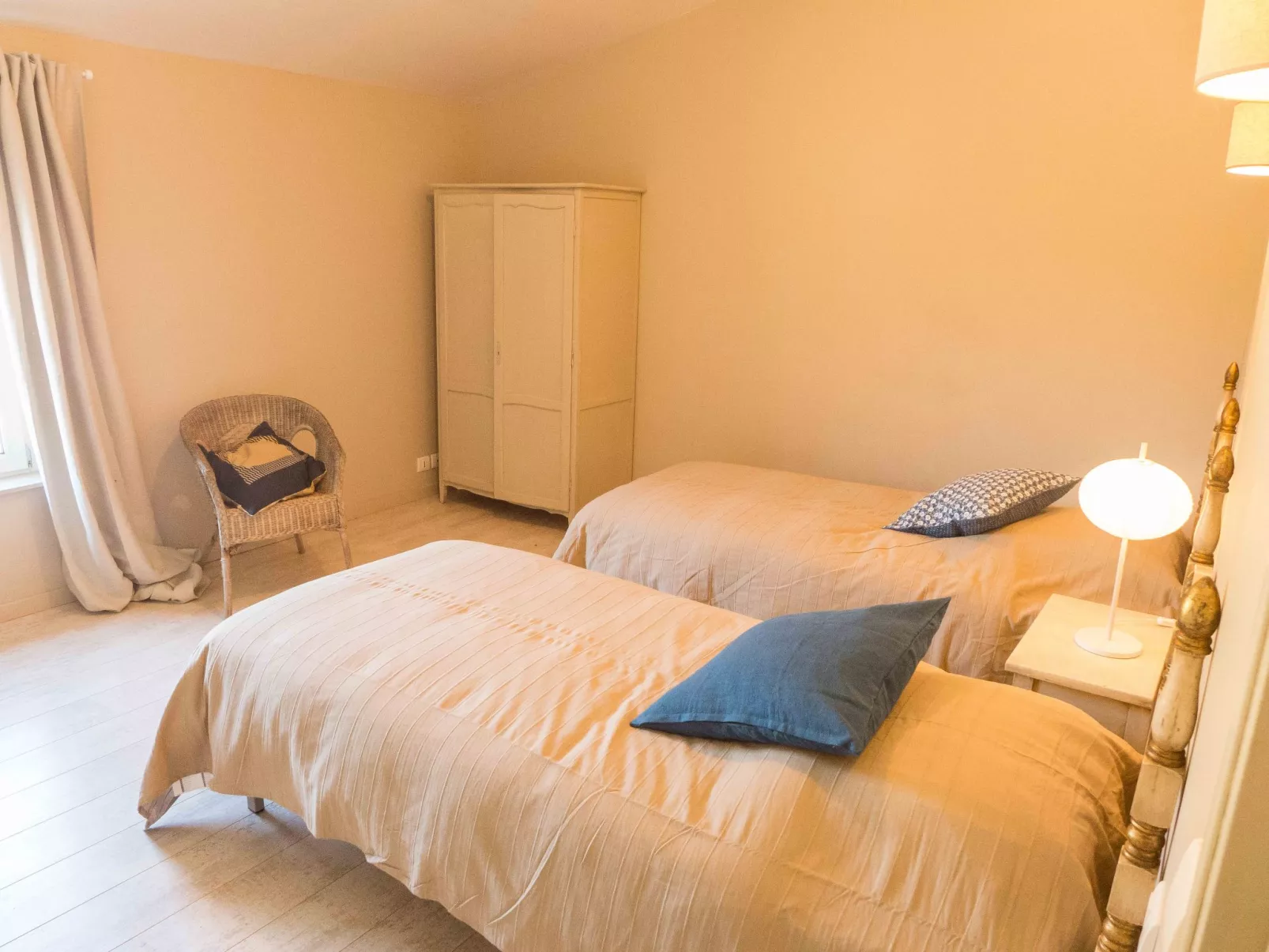 Villa mit Garten, Grill und Terrasse-Drinnen