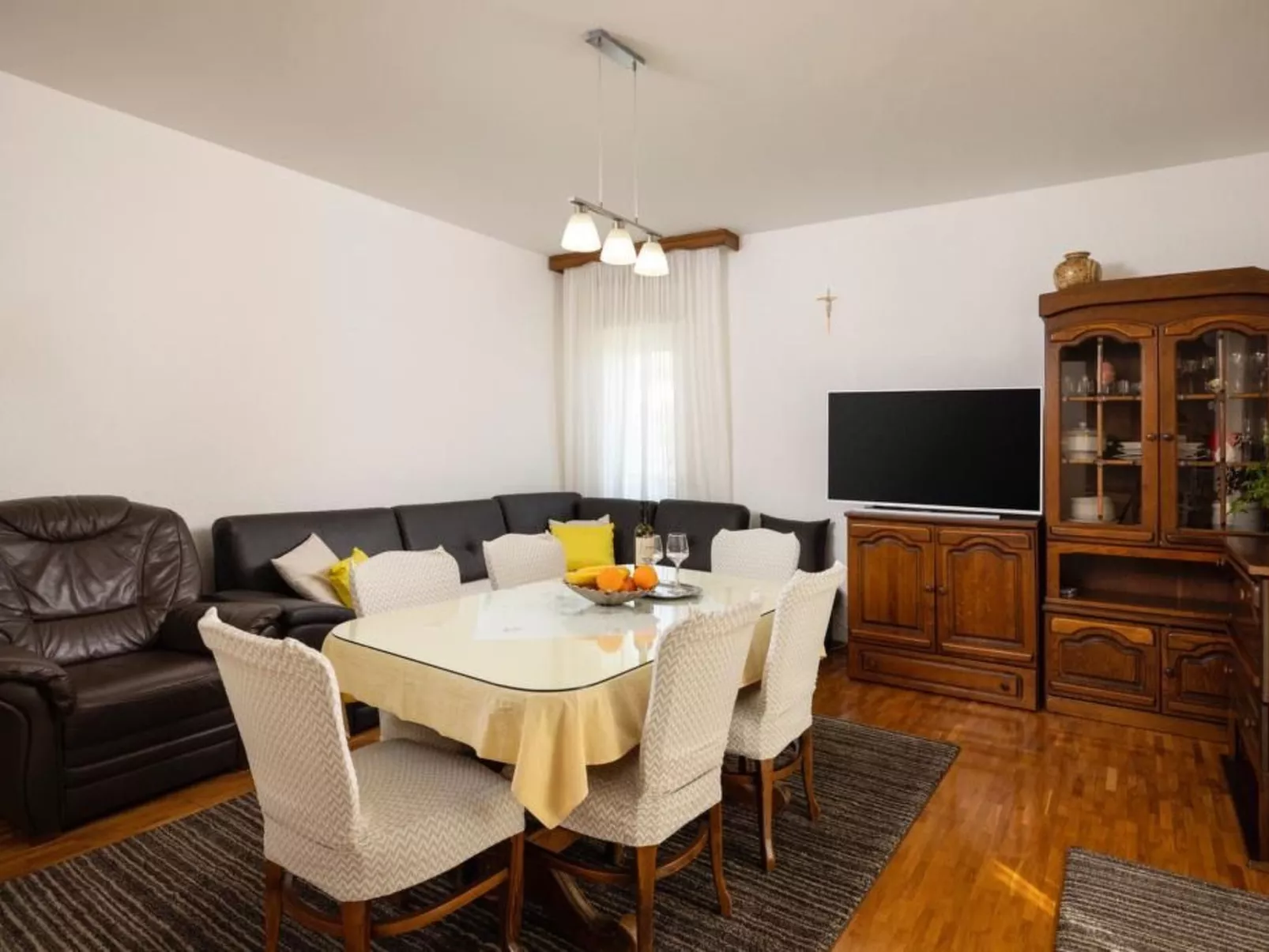 Coastal Comfort Apartment Teilen Speichern-Inside