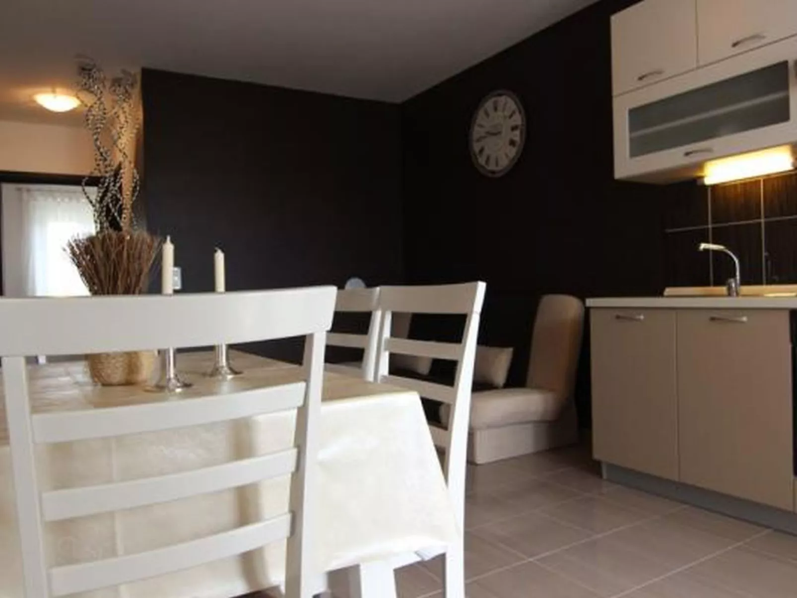 Wohnung Kim Brown - von TA Leut Agency-Image-tags.info