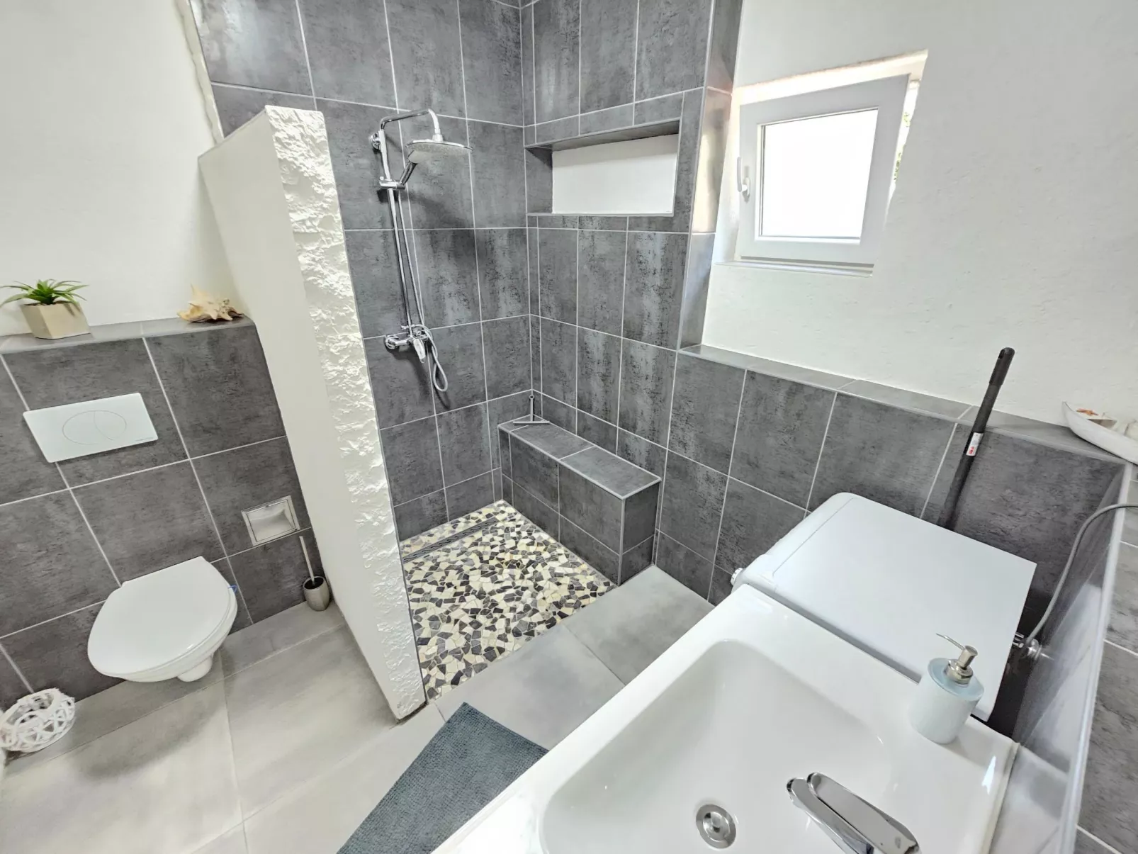 Wohnung für 4 Pers. mit Balkon, tolle Lage-Drinnen