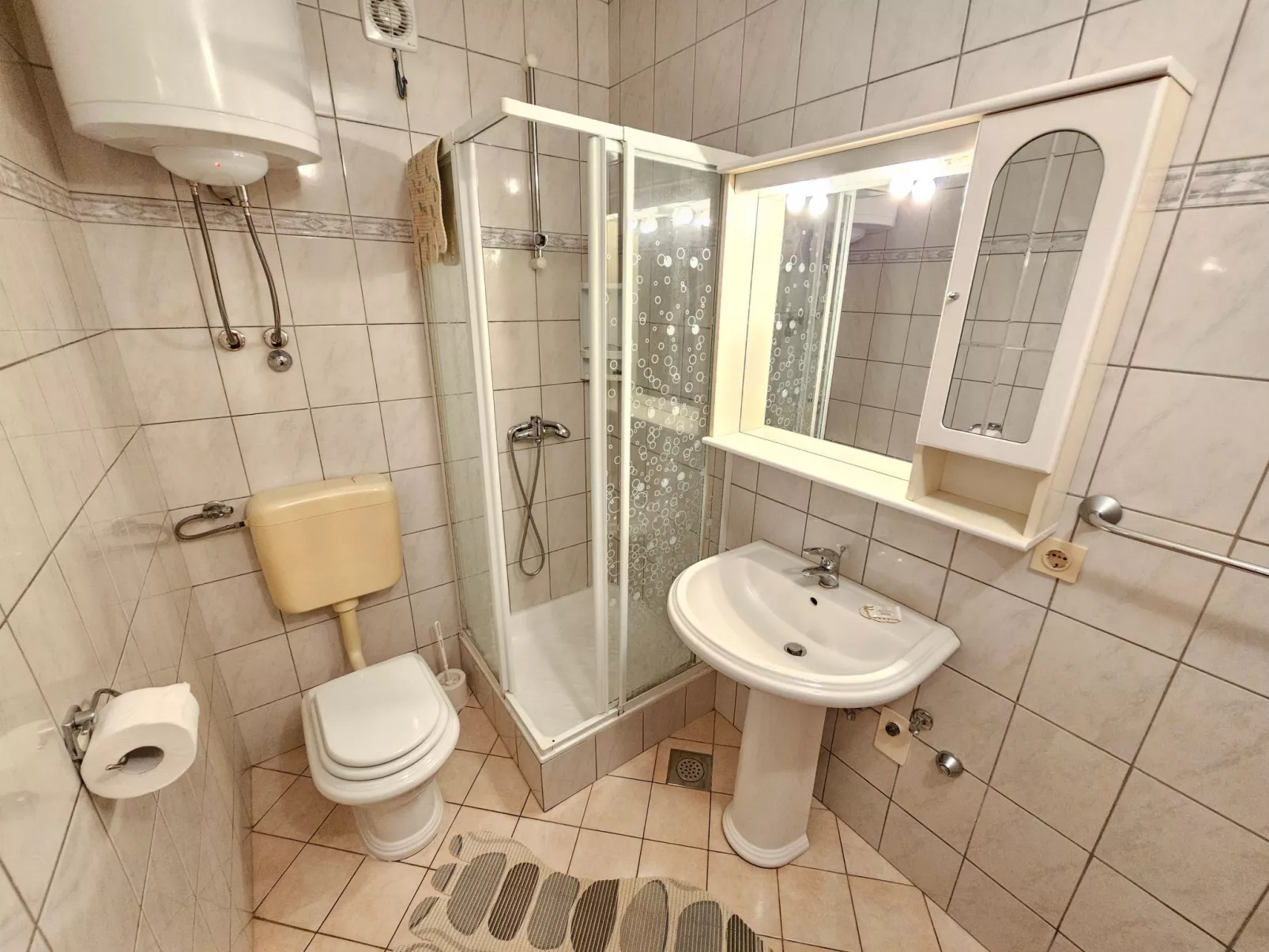 In Novi Vinodolski mit Grill, Terrasse und Garten-Inside