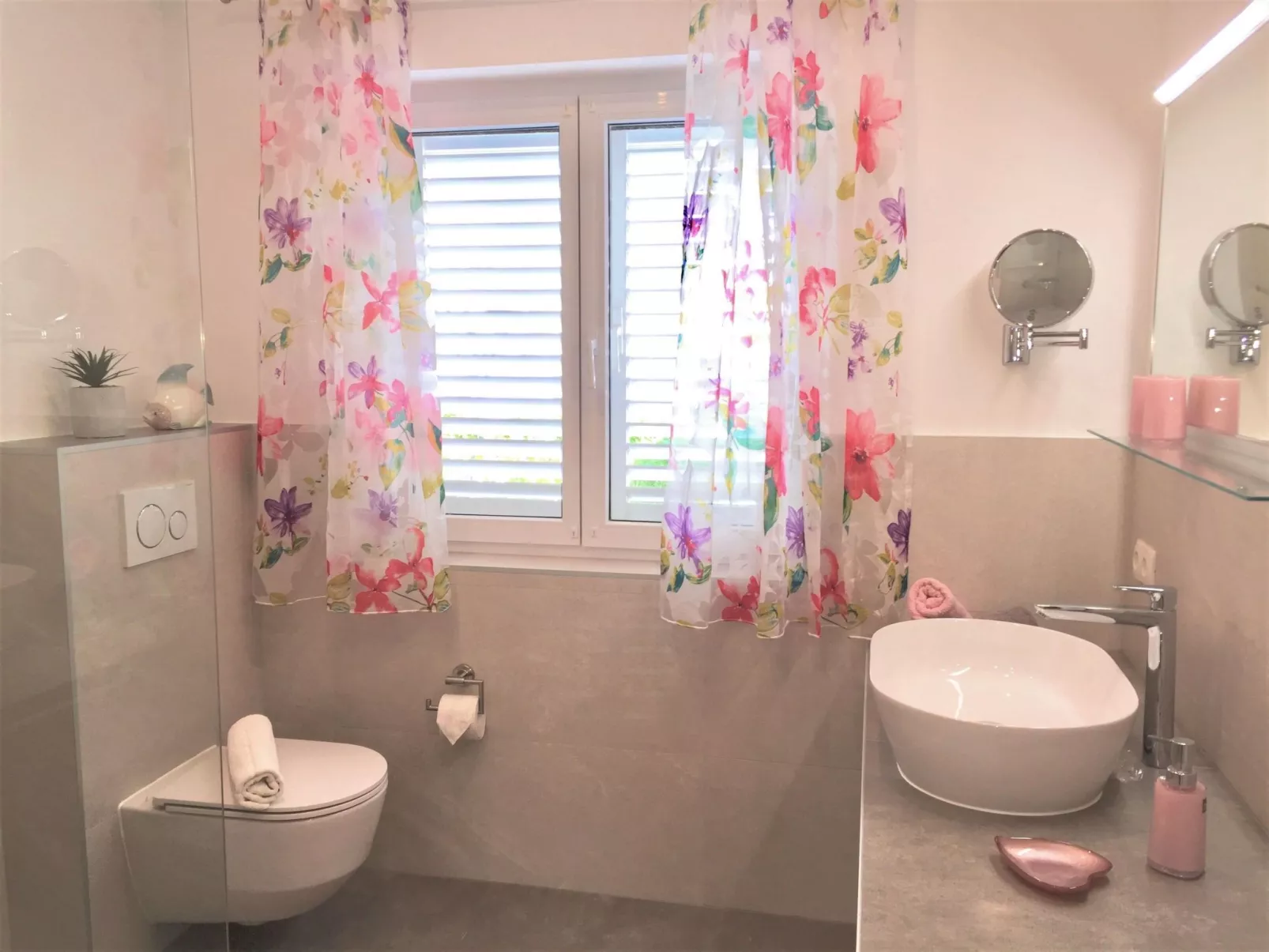 Klimatisierte Ferienwohnung in Okrug Gornji mit Gepflegtem Garten und Seeblick-Inside