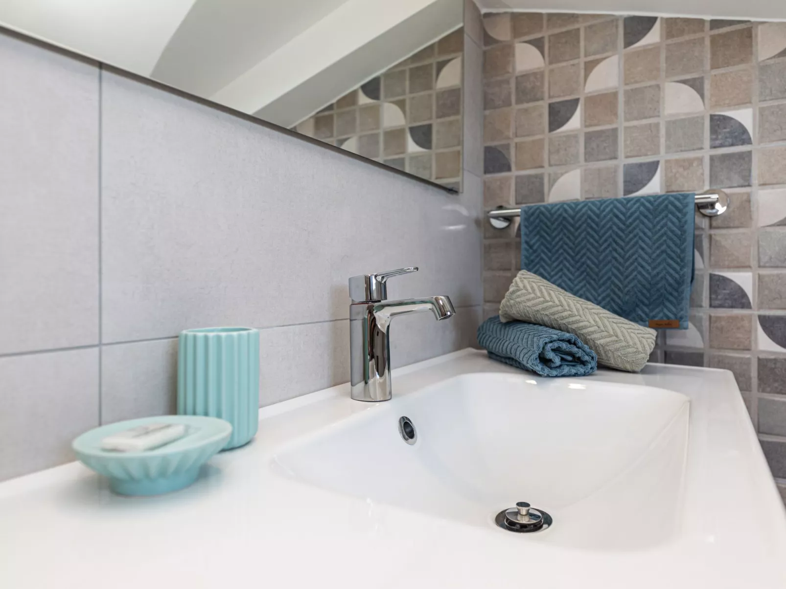 App mit Meerblick und Pool für 2-4 Personen-Drinnen