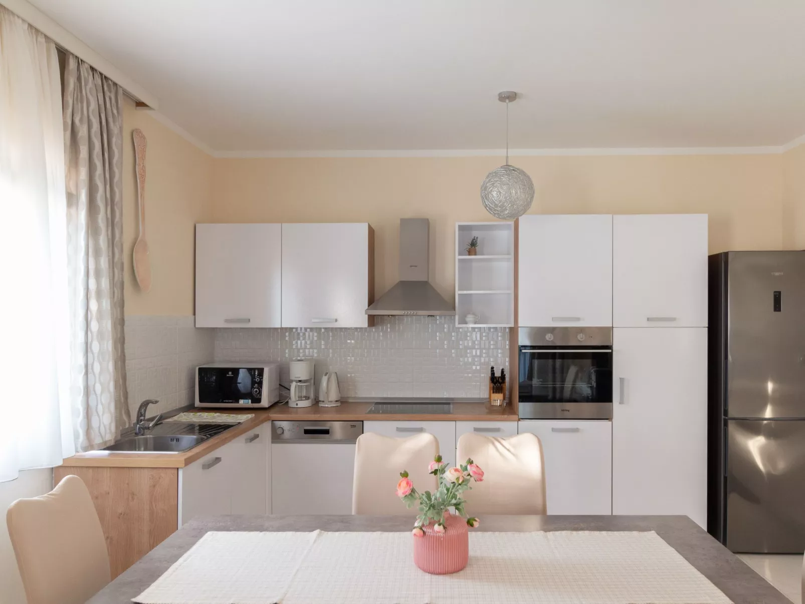 Villa mit Garten, Grill und Terrasse-Drinnen