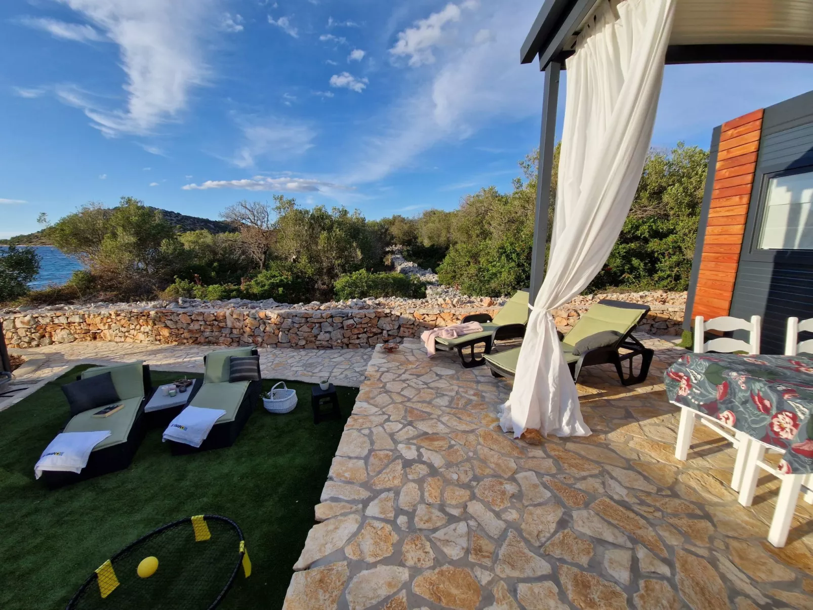 Strandhaus Hela - Ferienanlage Bain, Žut - Kornati-Drinnen