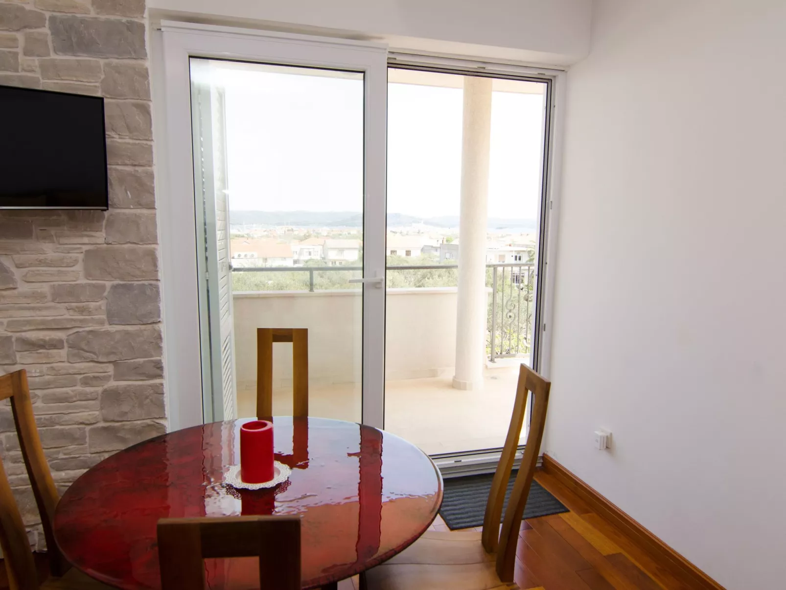 Wohnung für 4 Personen mit Pool-Drinnen