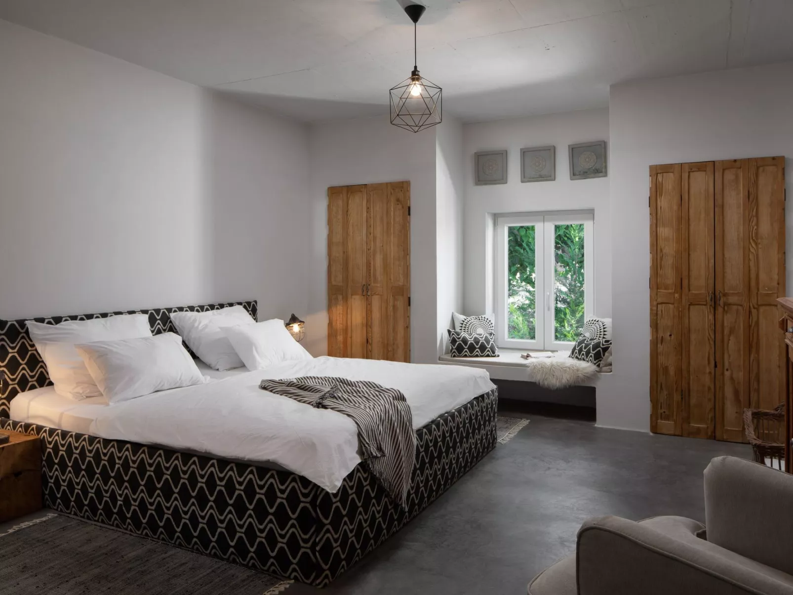 Mit eigenem Pool-Drinnen