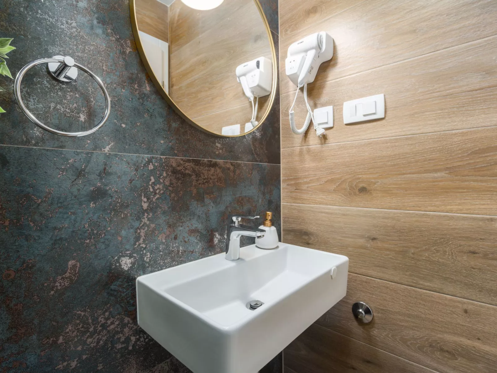 Resience Radovan 4-Inside