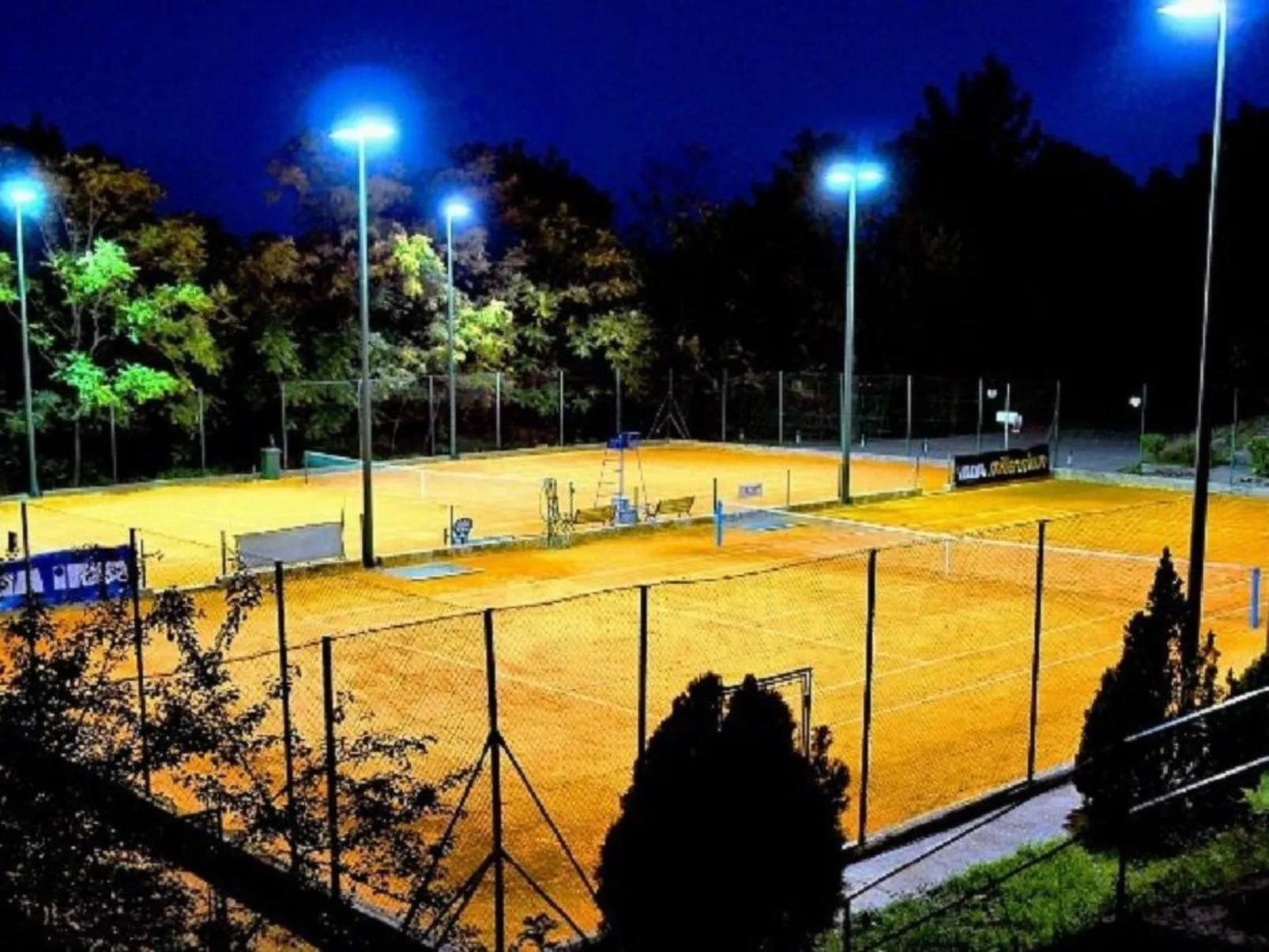 Mit Balkon und Terrasse-Draußen