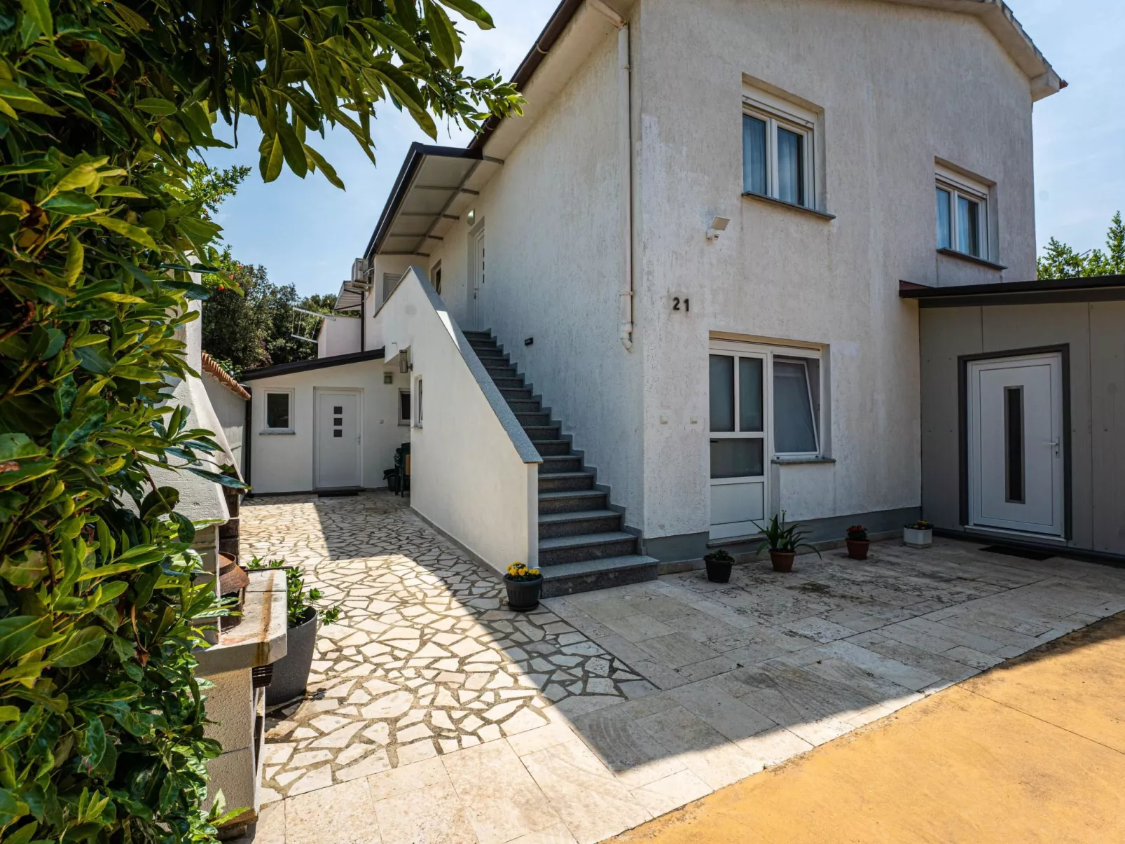 "Darko" mit Balkon-Outside