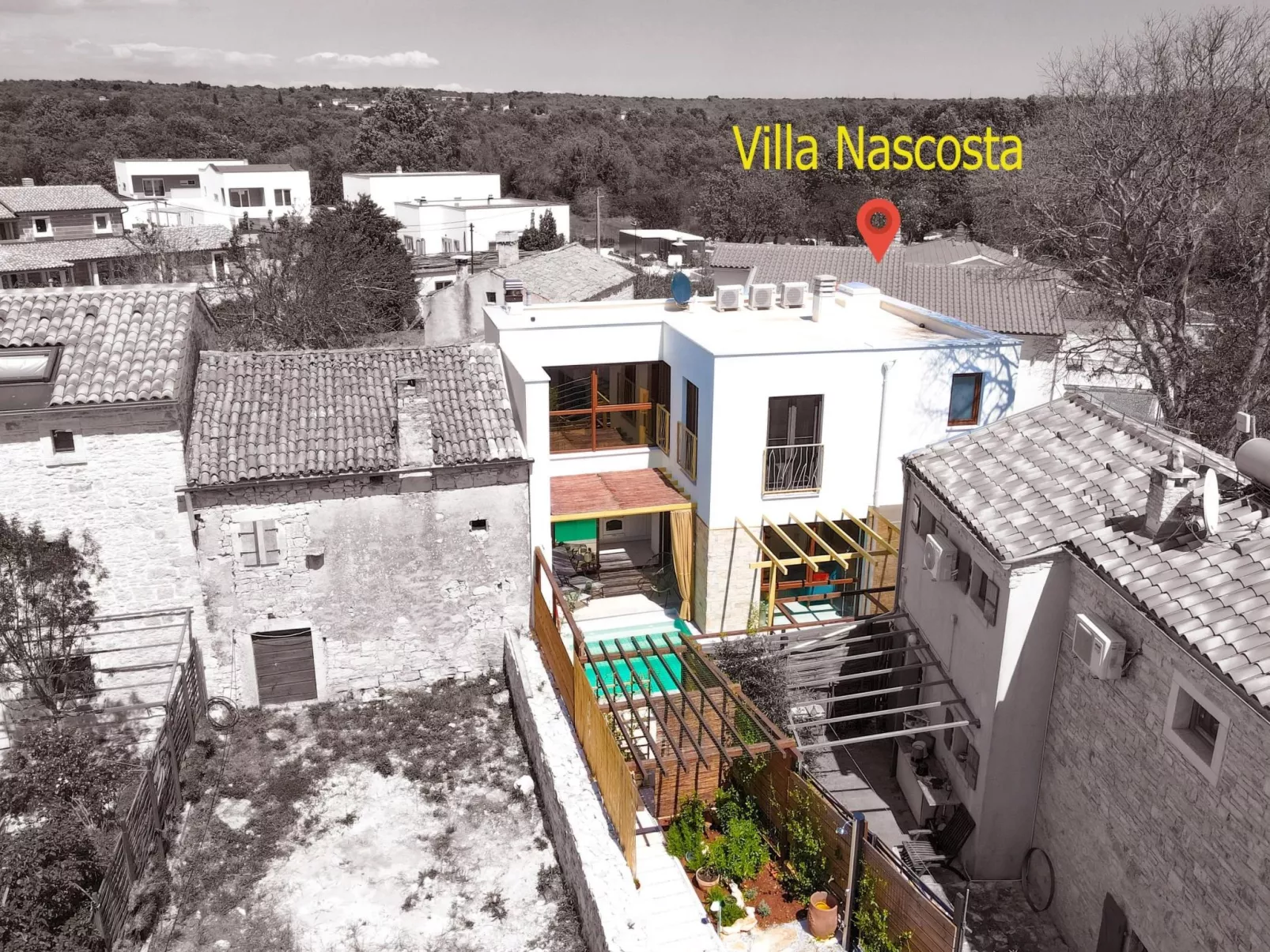 Ferienvilla "Nascota" mit eigenem Pool-Outside