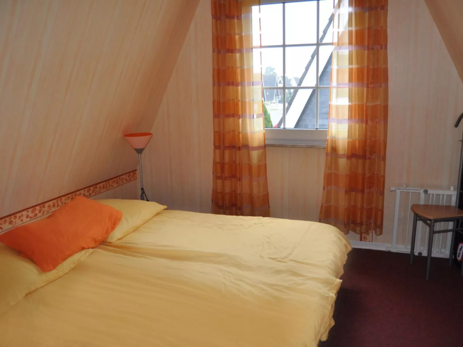 Sonniges Ferienhaus hinter dem Deich-Drinnen