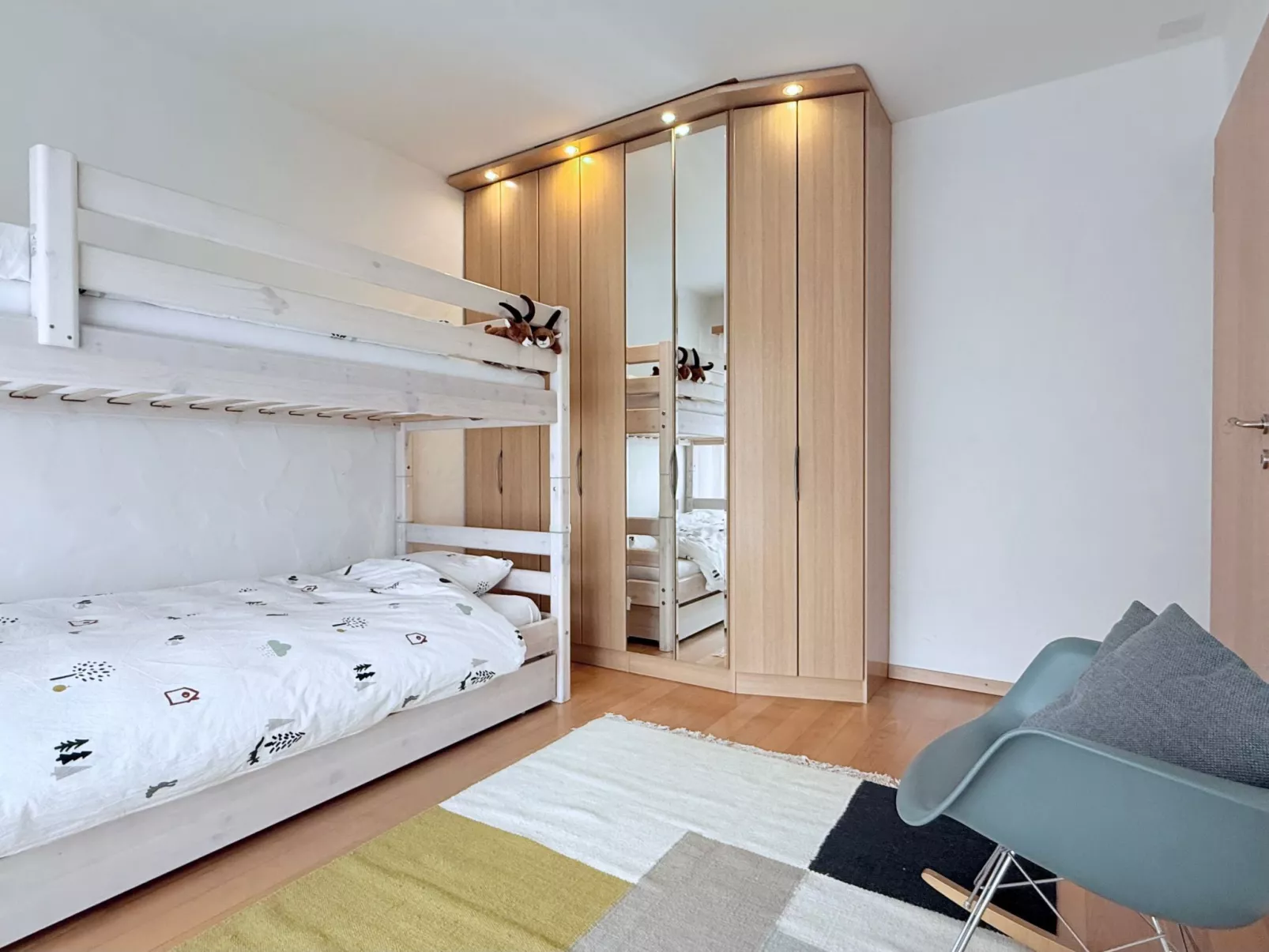 Familienfreundliche und gemütliche 3.5 Wohnung mit Garten-Drinnen