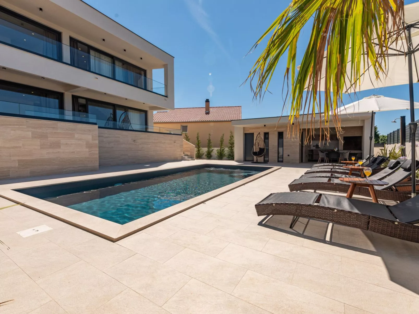 Villa Niksun-Outside