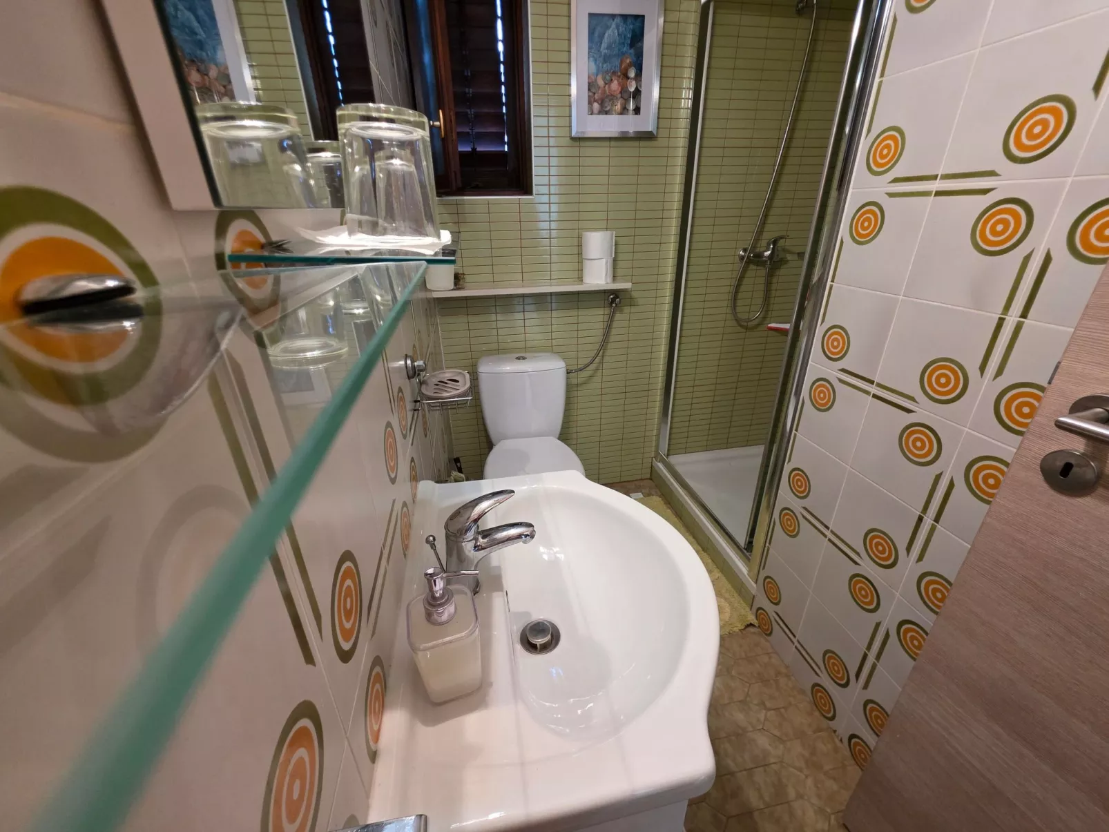 Appartement mit Balkon und Meerblick-Drinnen