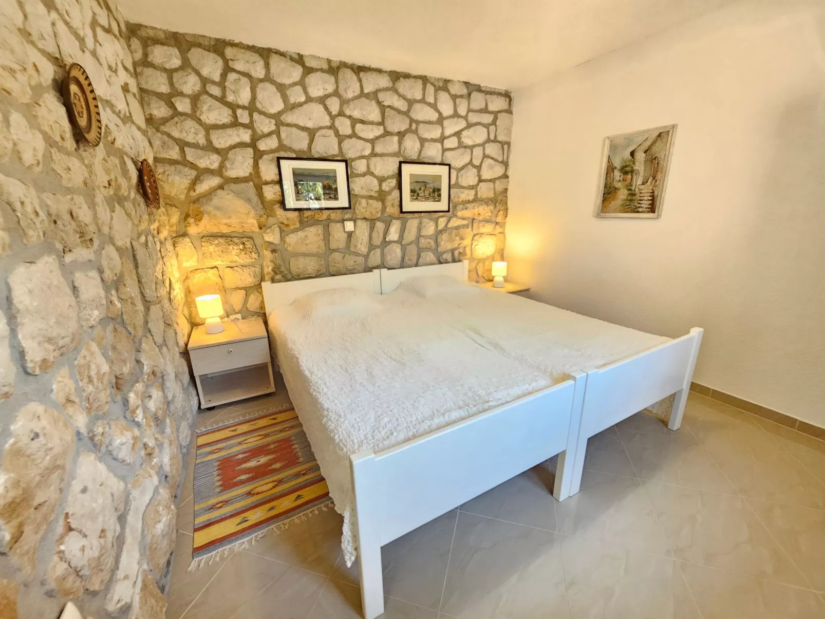 Wohnung mit Terrasse, Grill, Parkplatz-Dedans