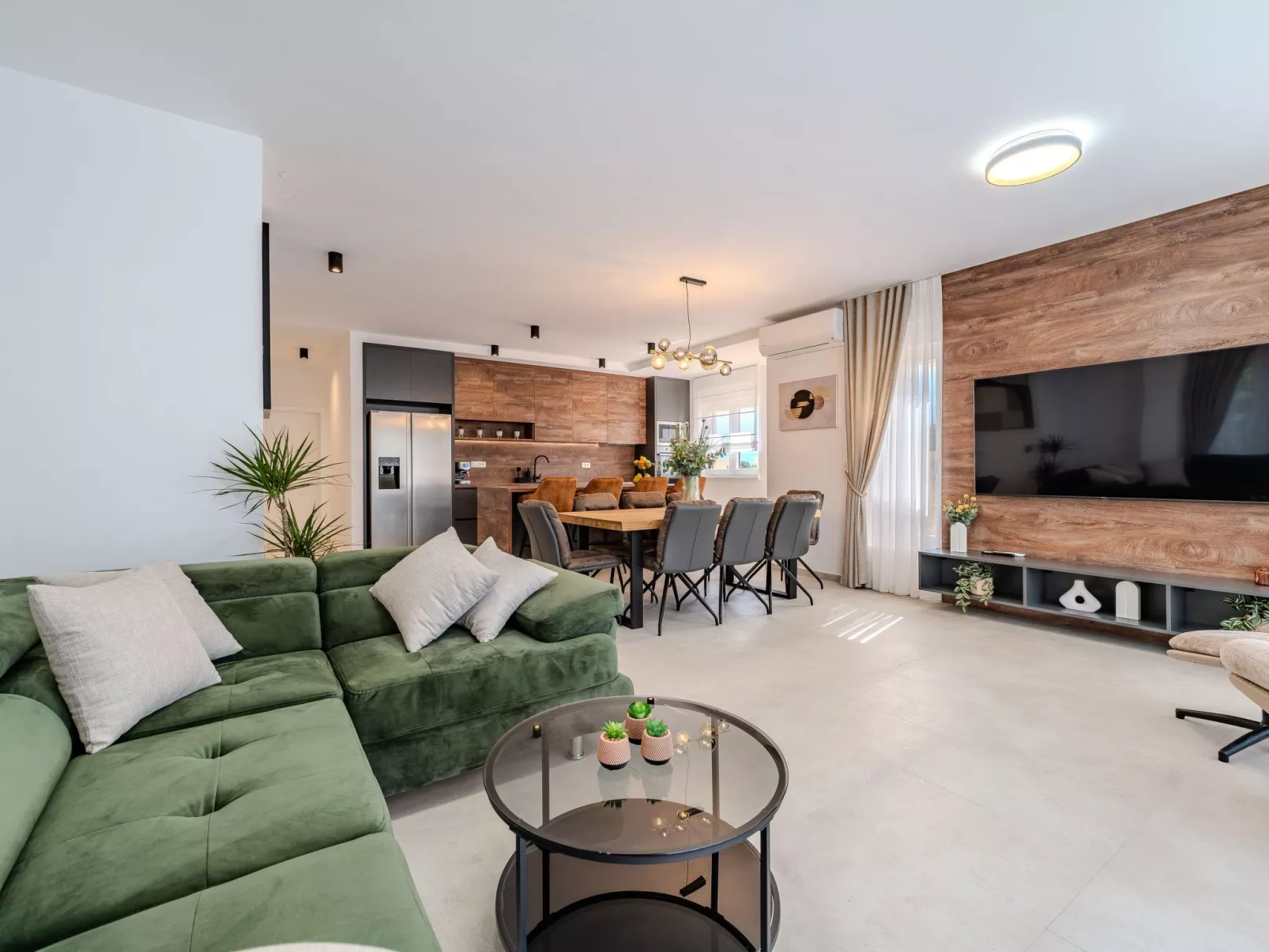 Neue Luxusvilla mit Pool - Agentur TA Leut-Drinnen