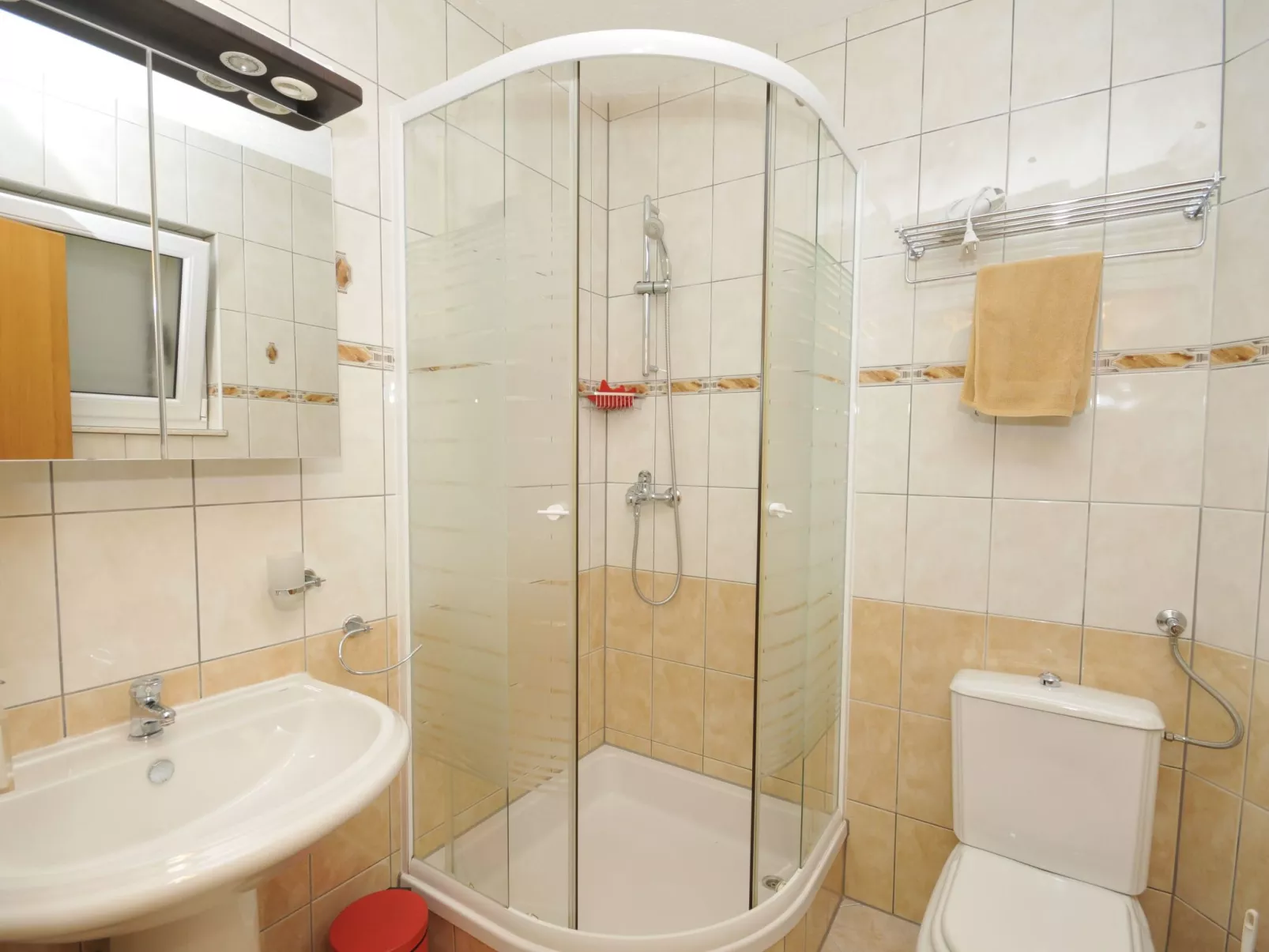 Appartment mit Pool und Whirlpool, Okrug Gornji-Drinnen