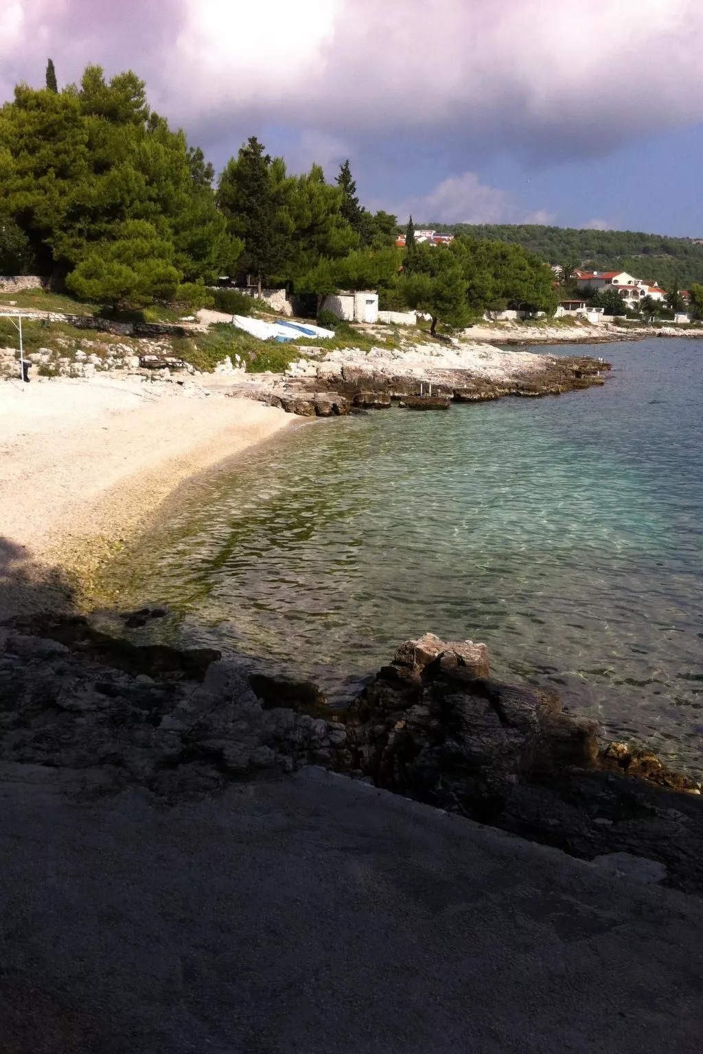 "Mladen" mit Blick auf das Wasser-Outside