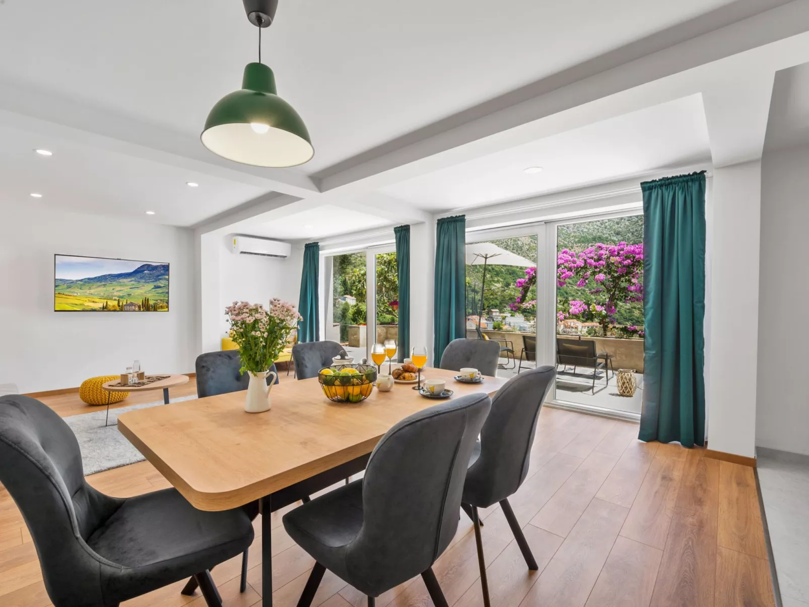 Moderne Villa mit Infinity-Pool und atemberaubendem Meerblick Dia-Inside