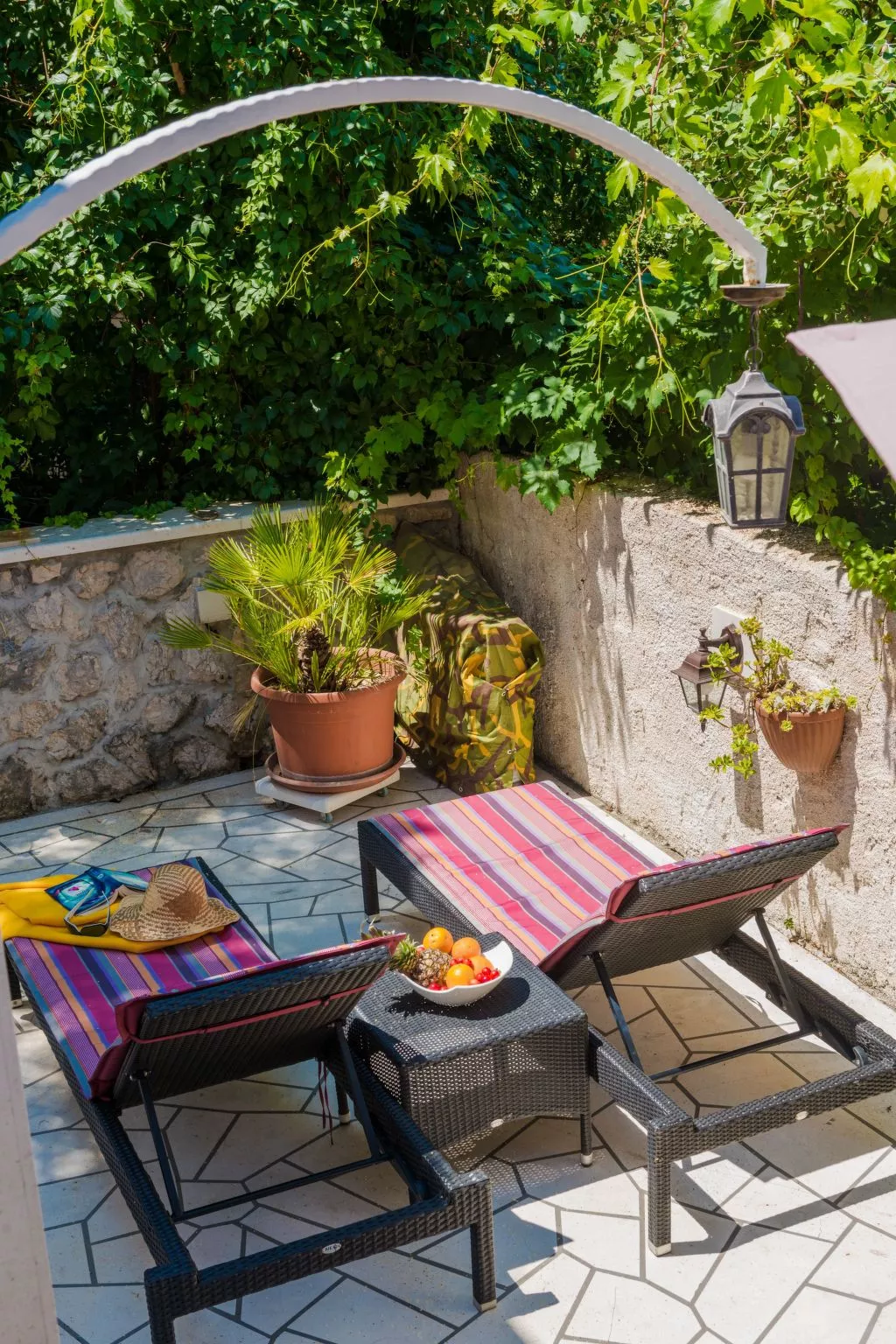 Ivona mit Terrasse und Außendusche-Dehors