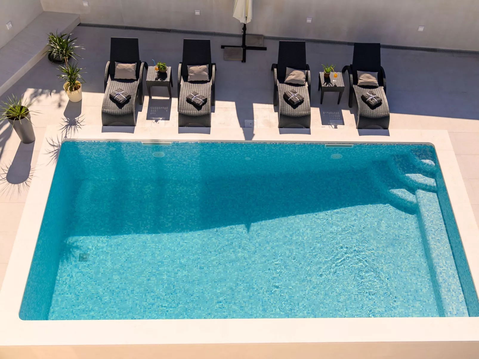 Luxuriöse Ferienvilla mit privatem Pool-Dedans