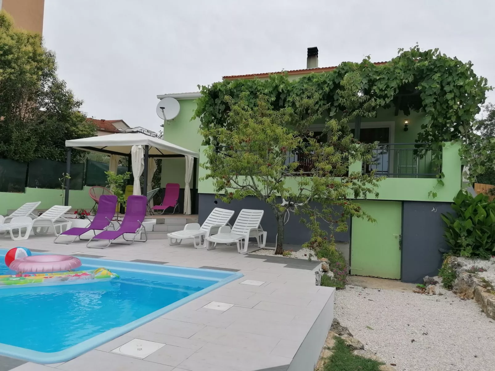 Erdgeschoss mit Schwimmbad-Dehors