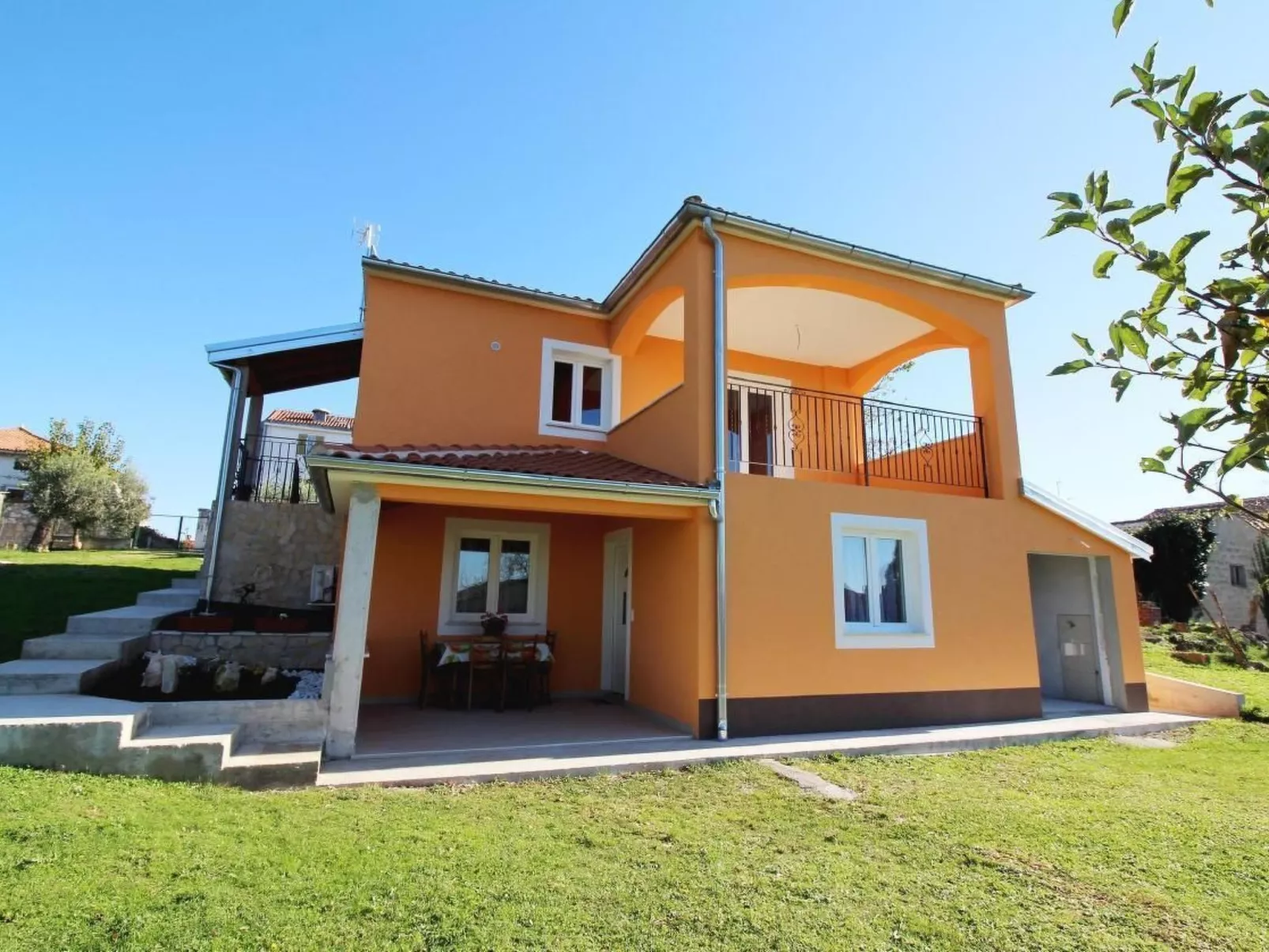 Anna Premium-Outside