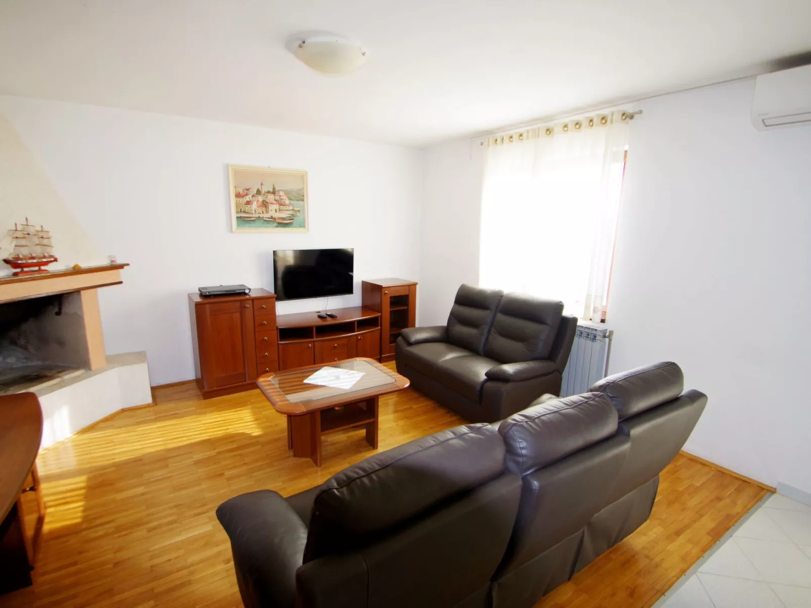 Mit privatem Pool und Garten-Dedans