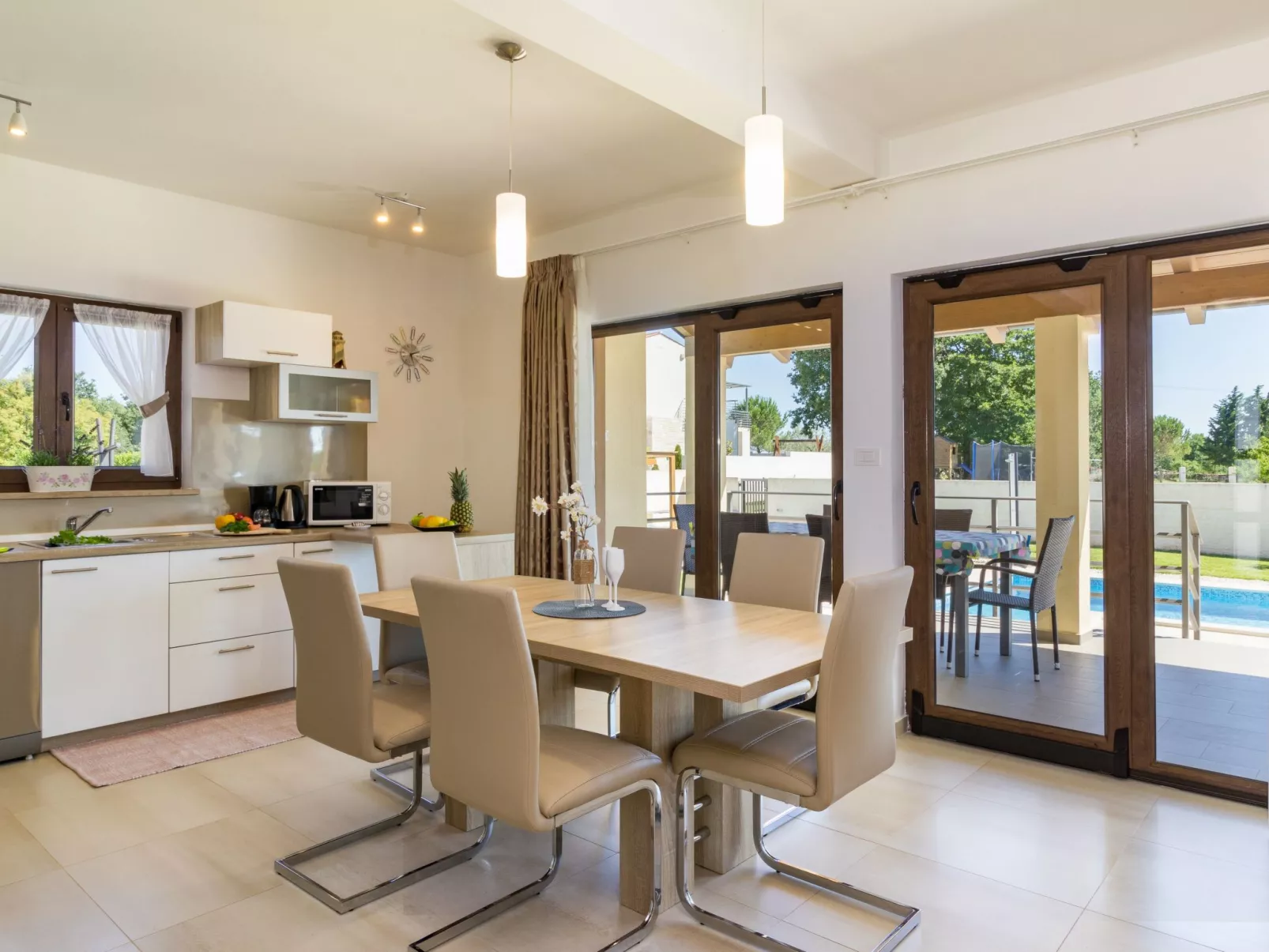 Beeindruckende Luxusvilla mit beheiztem Privatpool-Dedans