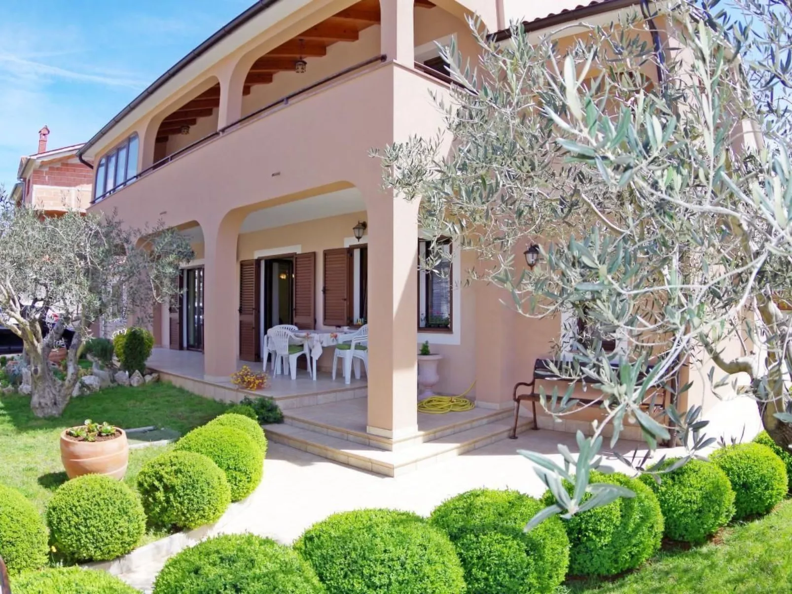 "Denis" mit Terrasse-Dehors