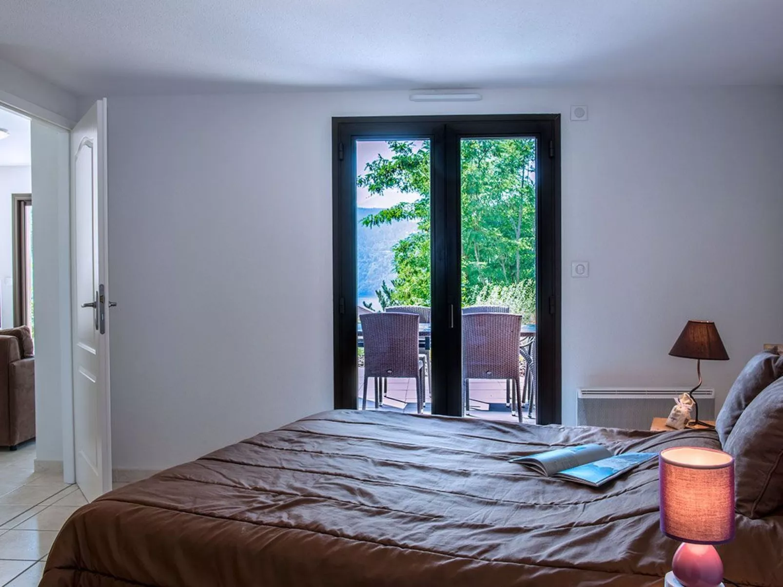 Wohnung mit Blick auf das Wasser-Inside