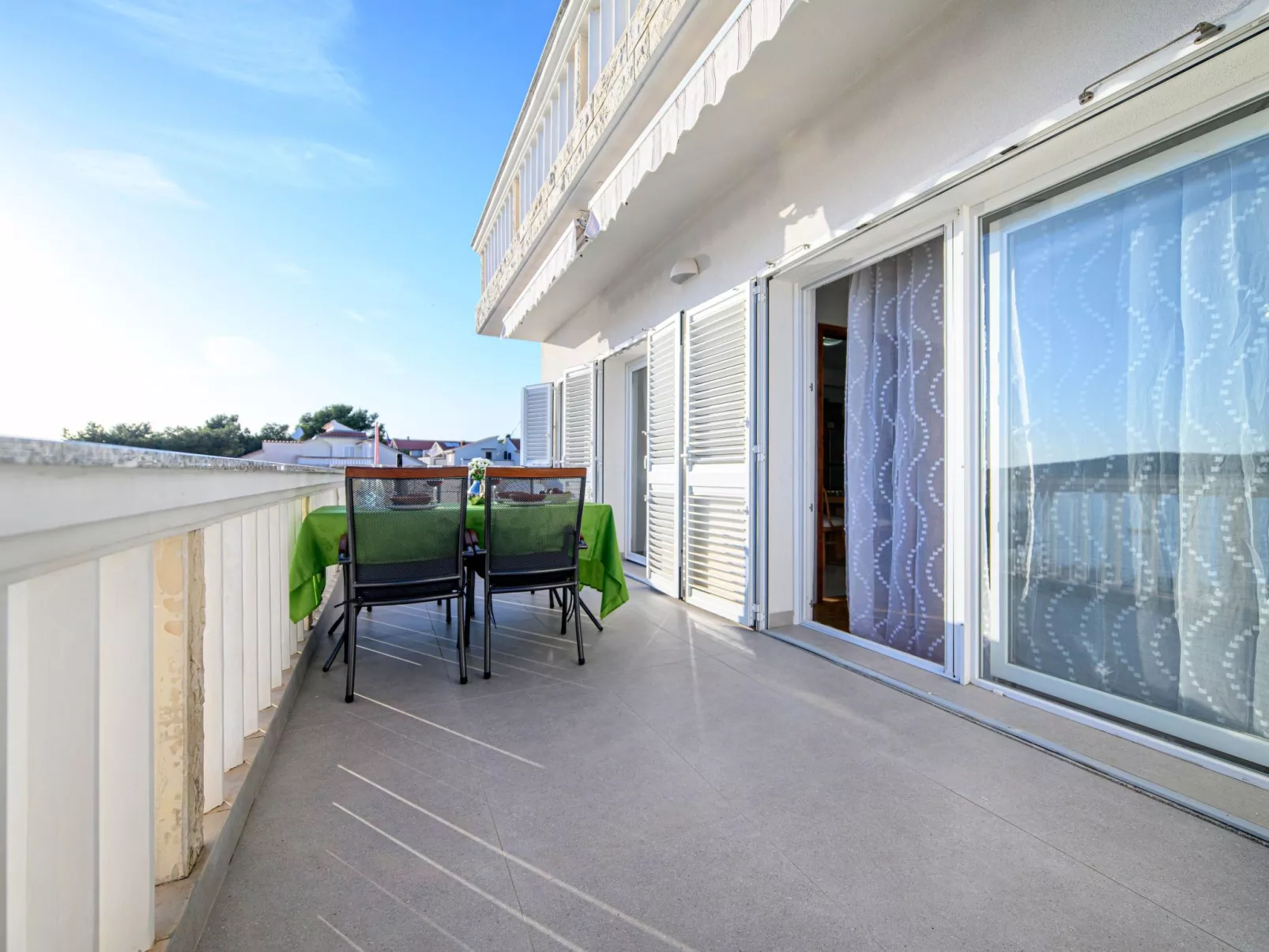 Wohnung mit Blick auf das Wasser-Draußen