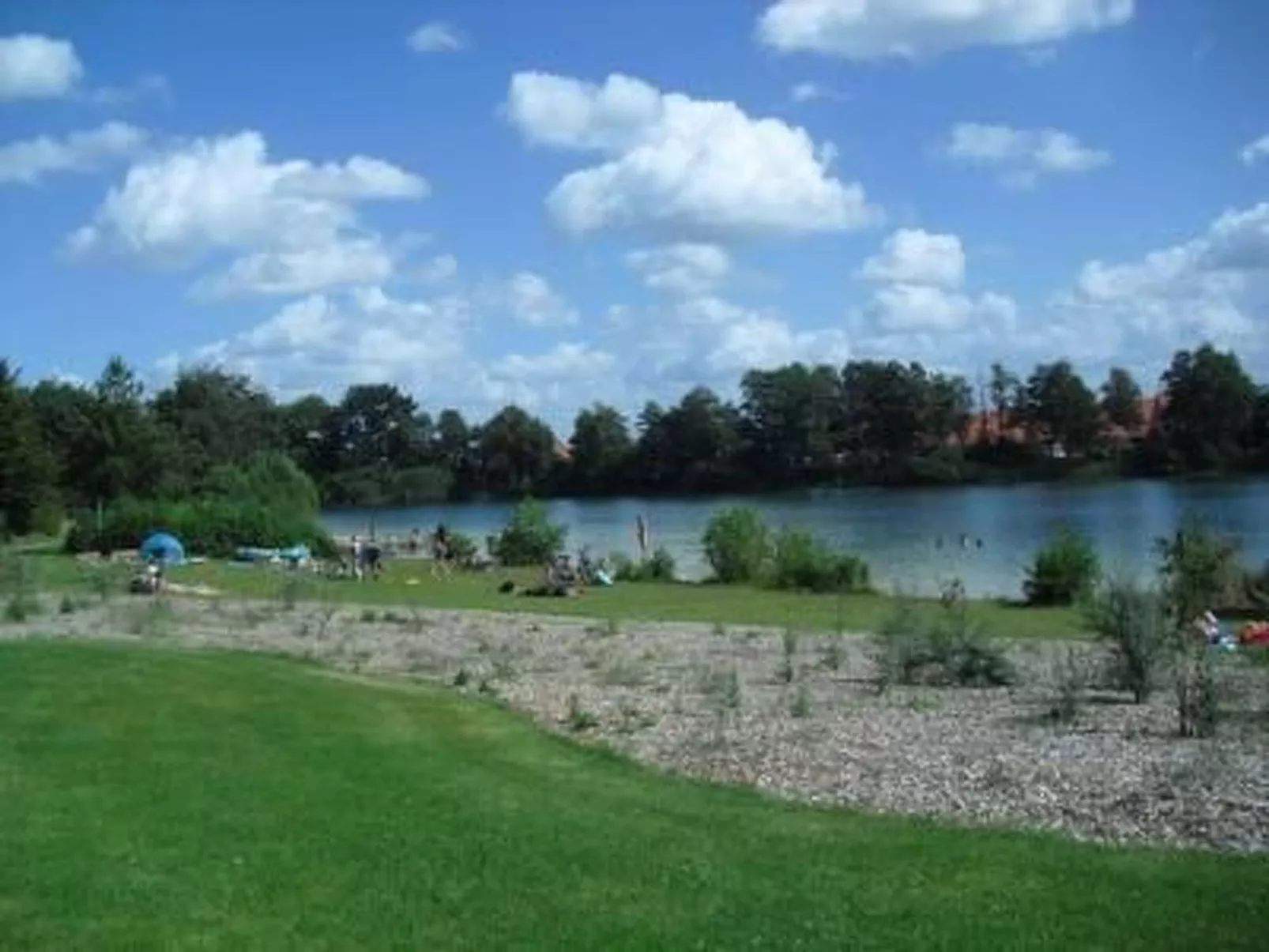 Geräumige Ferienwohnung mit Garten und Grill-Outside