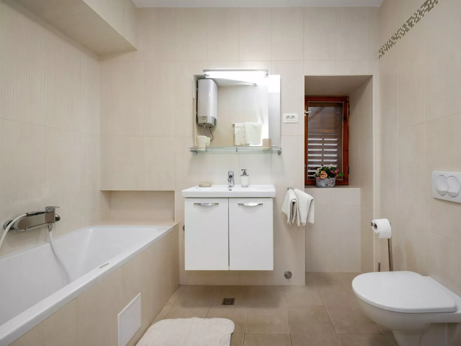 Maric mit Terrasse und Balkon-Image-tags.info