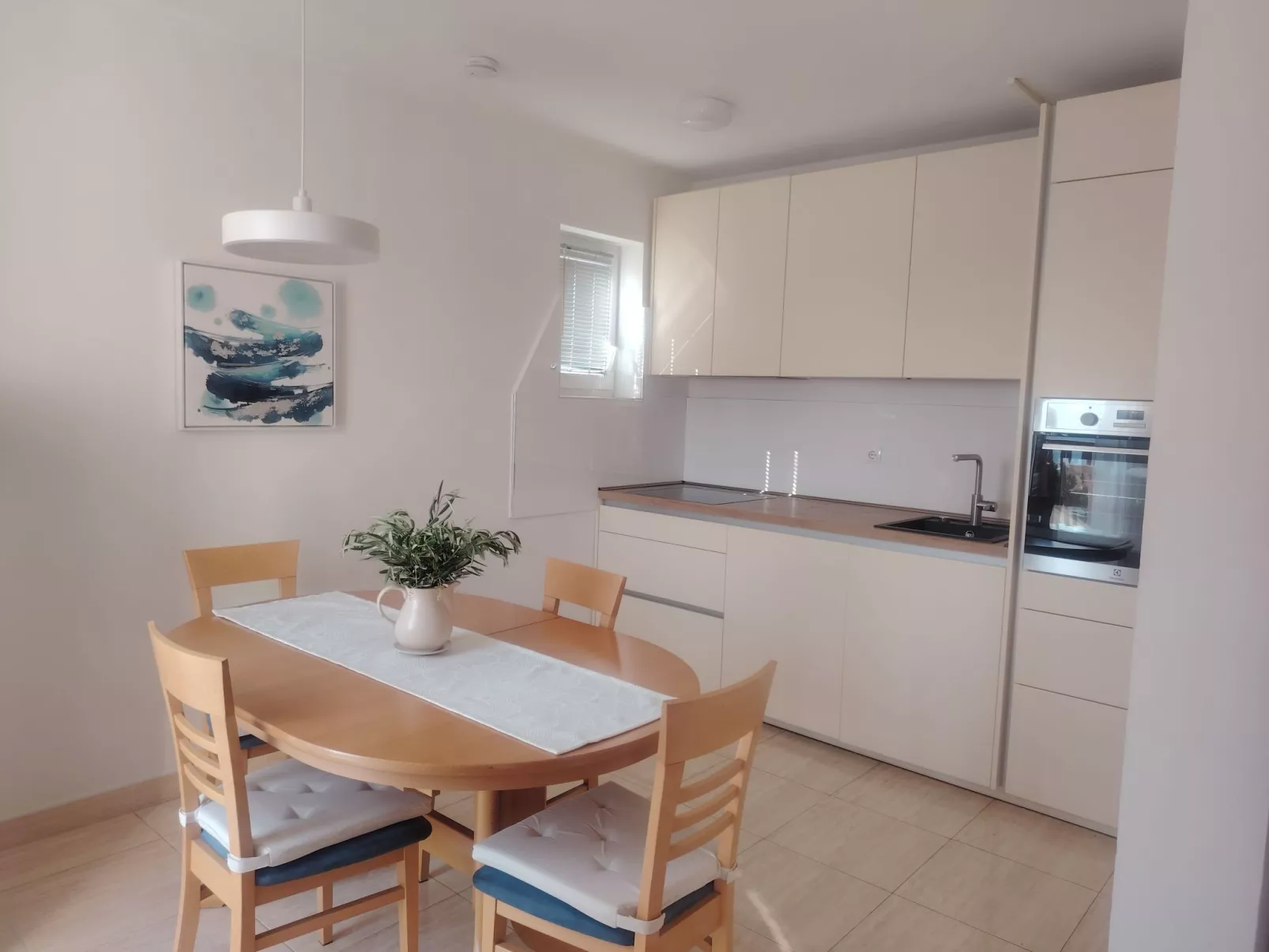 Mit Balkon und Meerblick-Inside