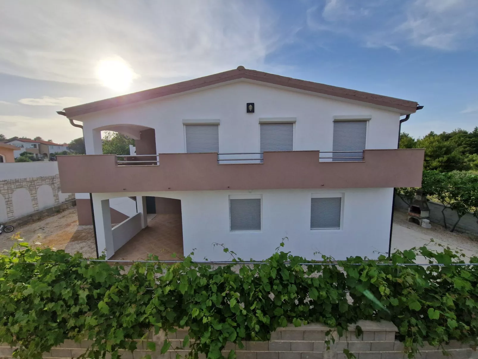 Ema erste Etage mit offener Terrasse-Outside