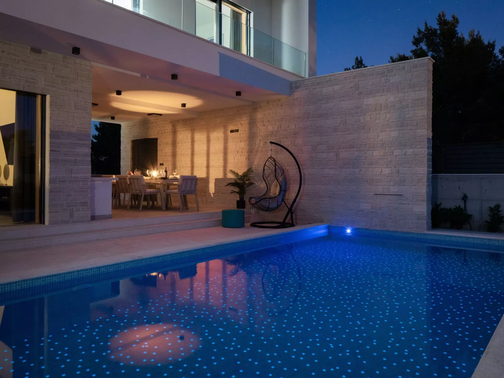 Für 10 Personen in Sria-Outside