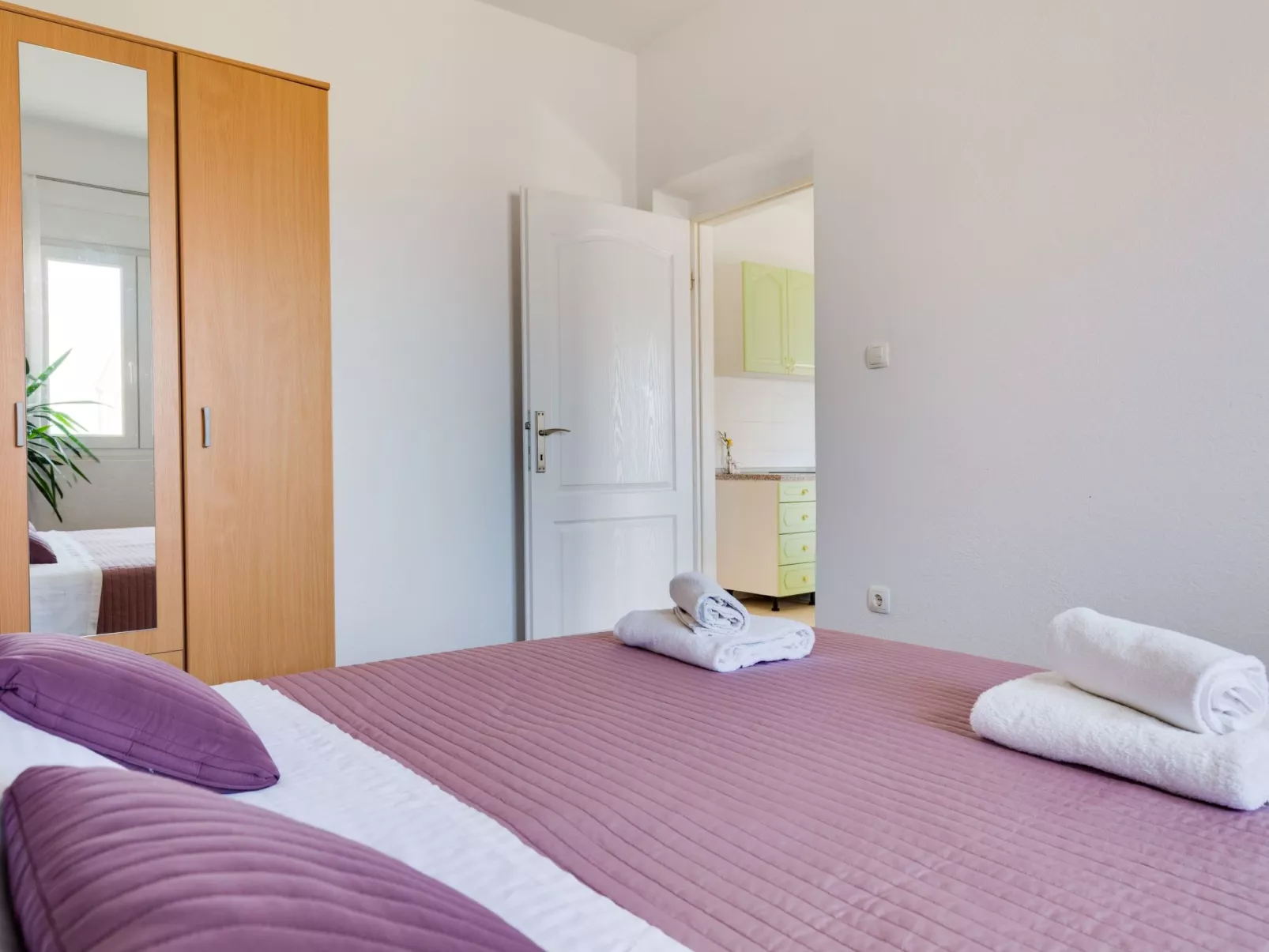 "Lenko 2" mit Blick auf das Wasser-Dedans