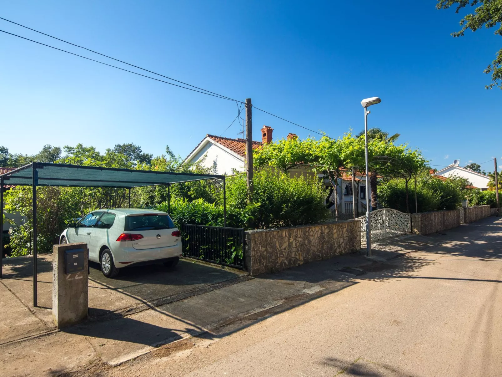 Wohnung "Villa Karmen" direkt am Strand-Draußen
