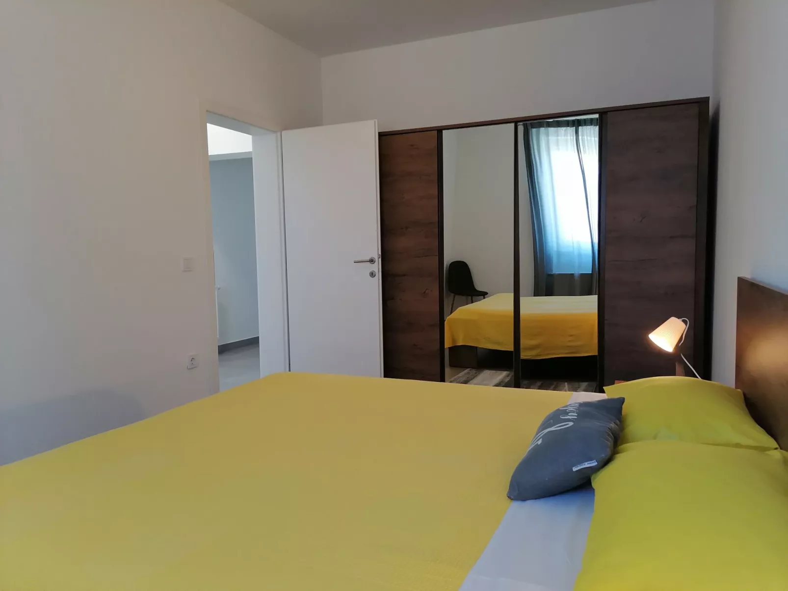 "Dunja", Pula-Dedans