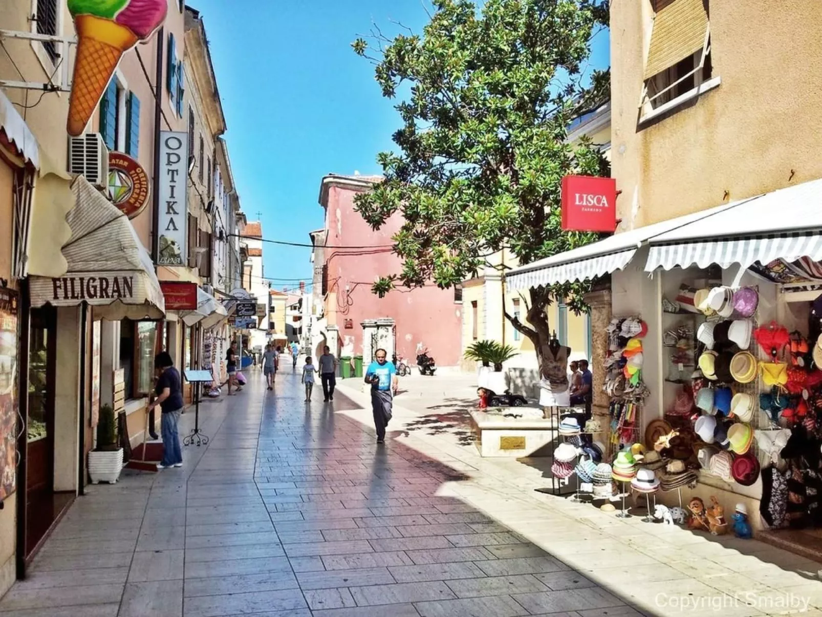 Große Wohnung in Umag mit Terrasse und Grill-Draußen