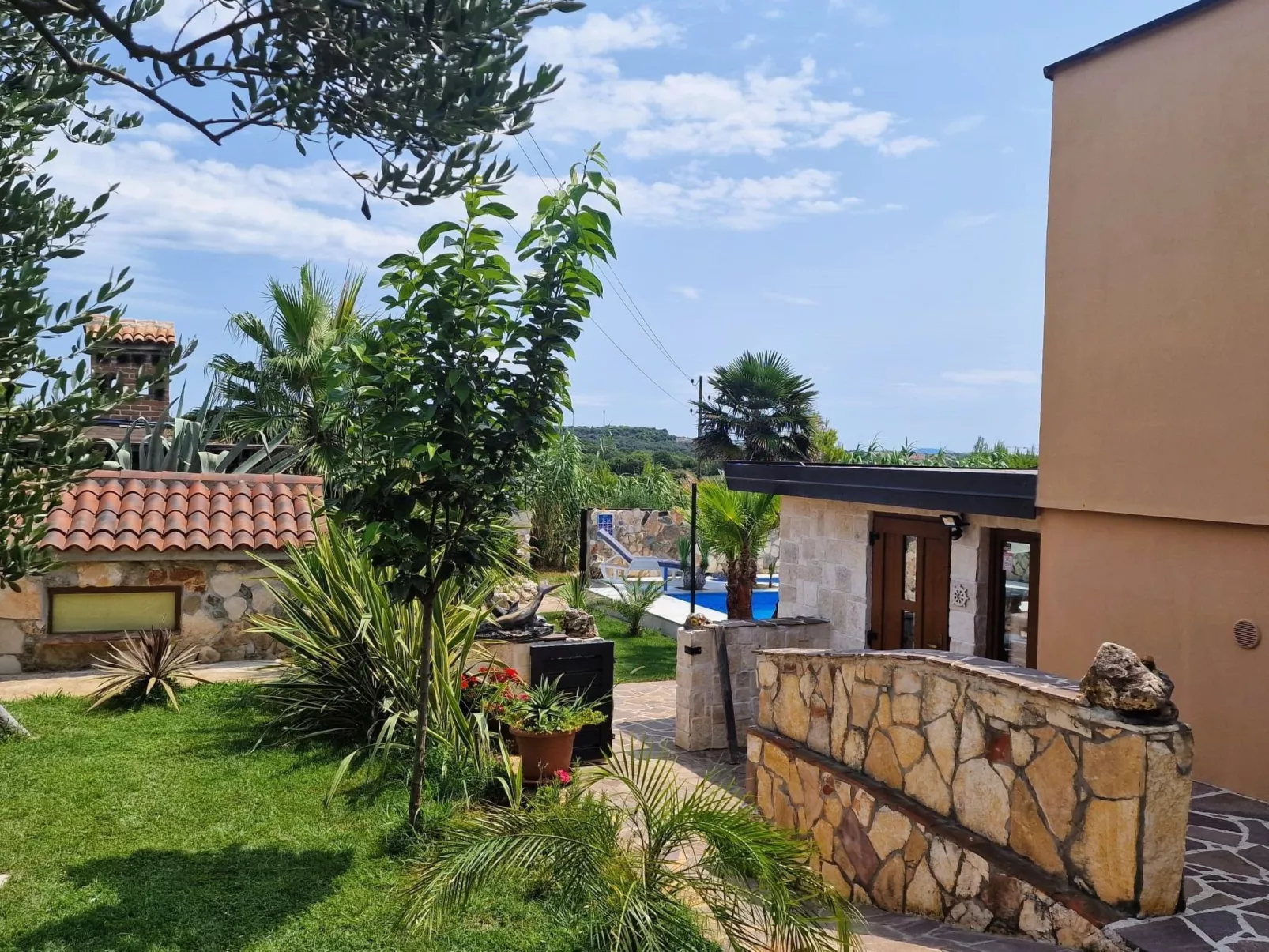 Schönes Haus in Pomer mit privatem Parkplatz-Draußen