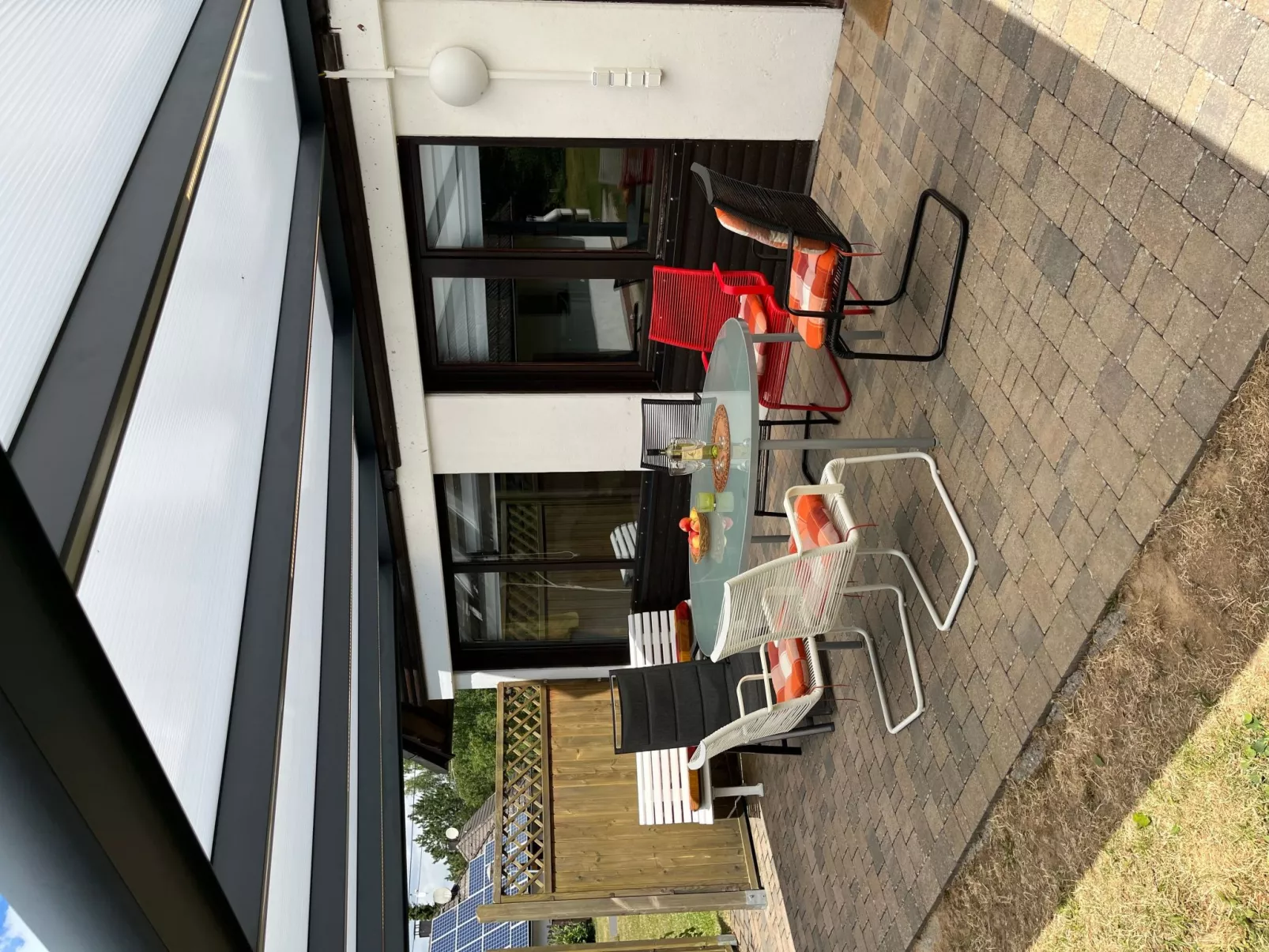 Familienfreundliches Haus mit großer Terrasse-Outside