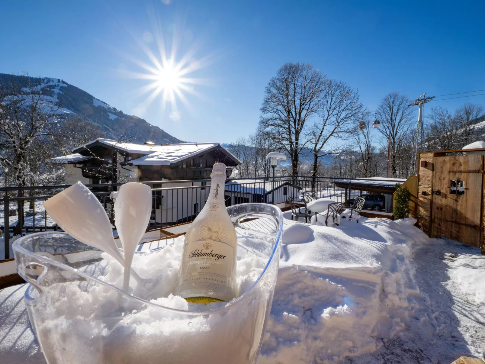 Alpine Lodge-Draußen